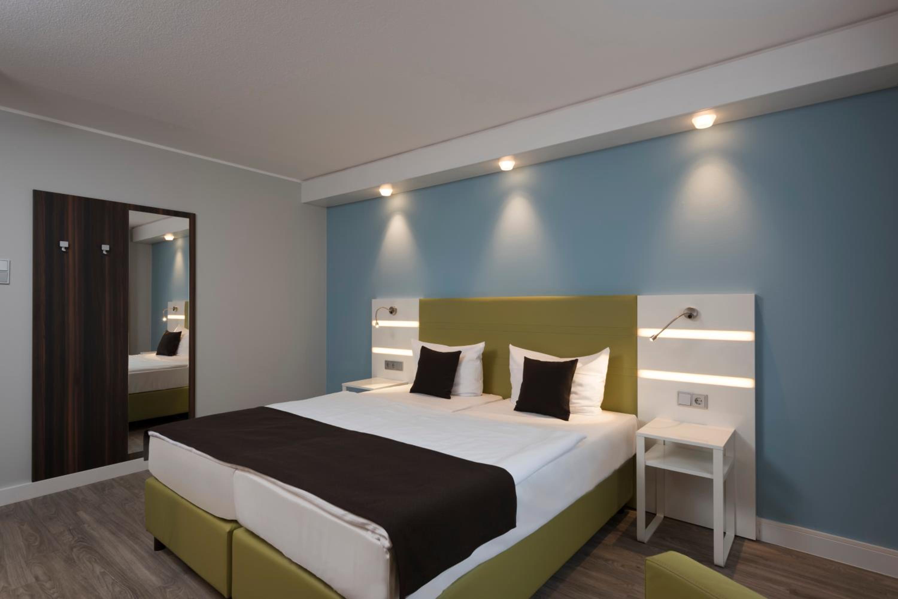 Standard Double Room - Photo 11