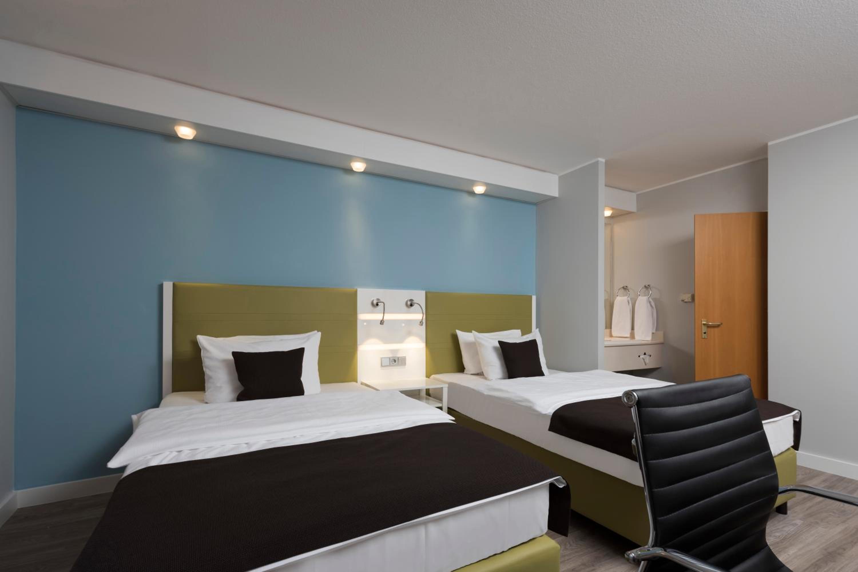 Standard Double Room - Photo 9