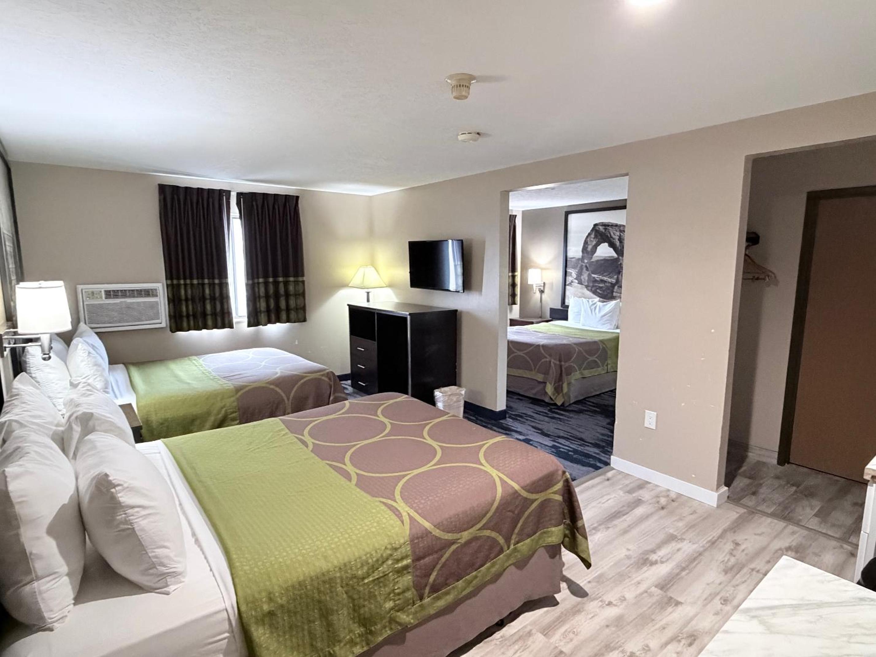 Studio Suite with 3 Queen Beds, Non-Smoking - Photo 2
