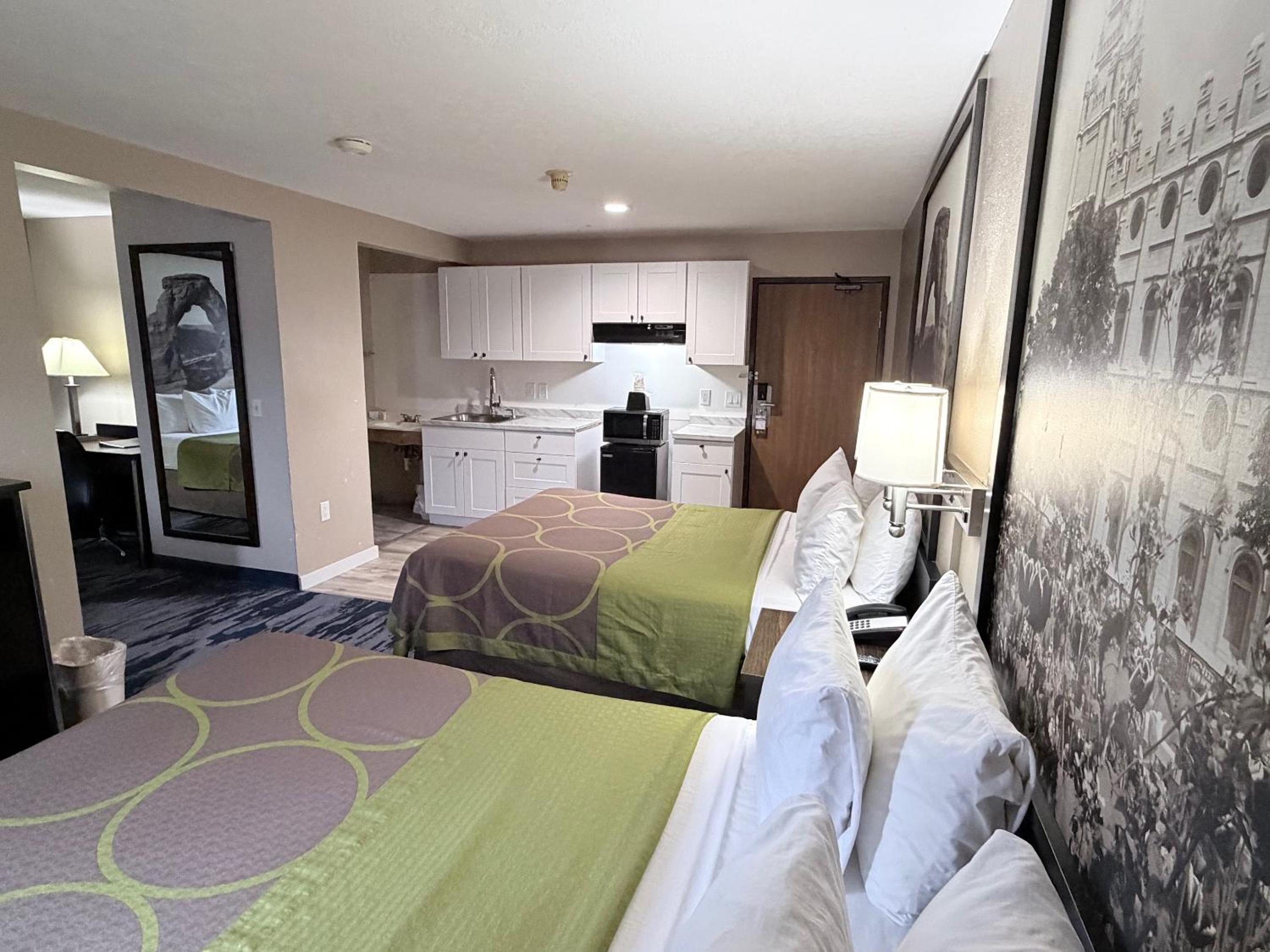Studio Suite with 3 Queen Beds, Non-Smoking - Photo 3