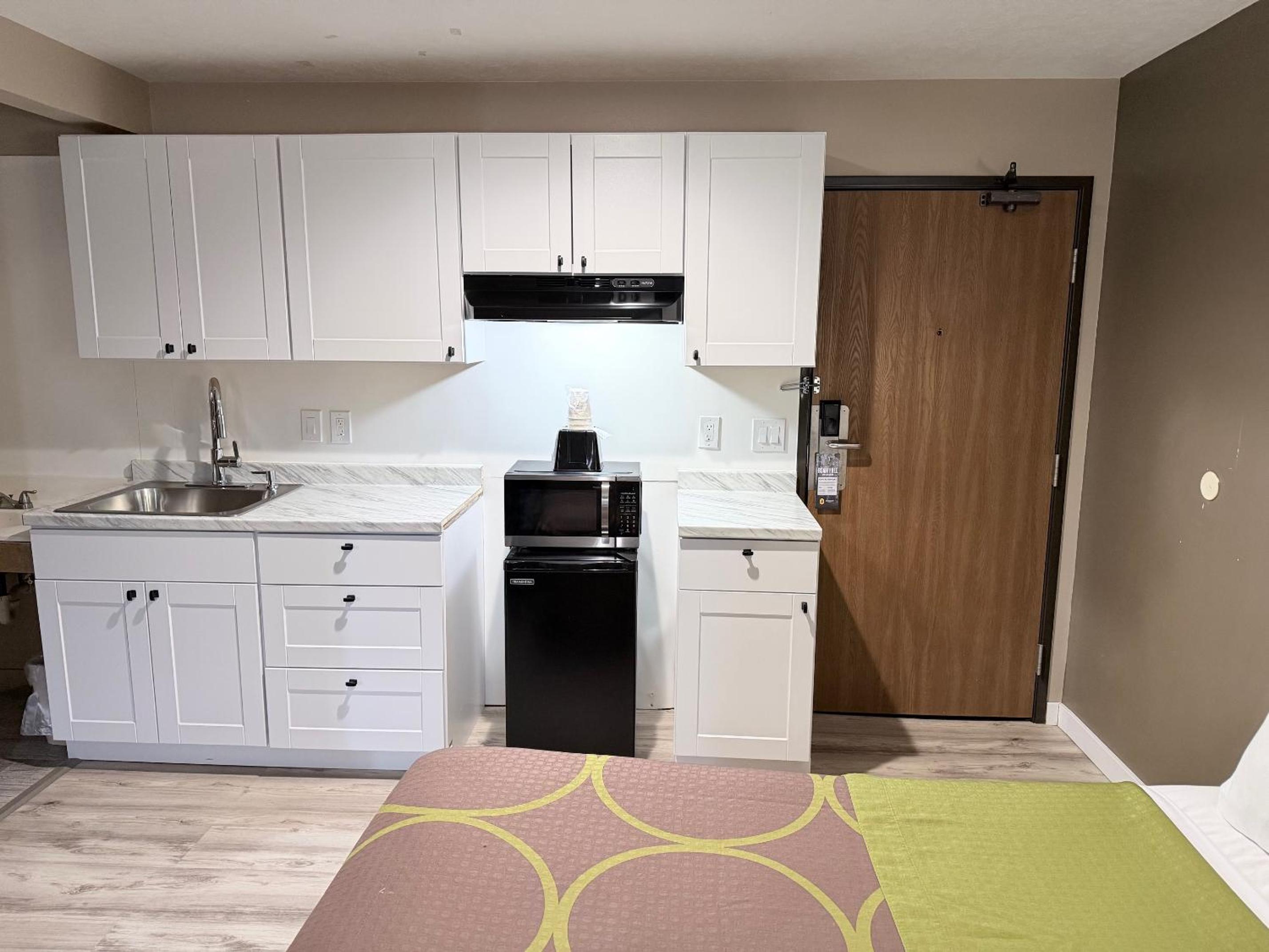Studio Suite with 3 Queen Beds, Non-Smoking - Photo 4