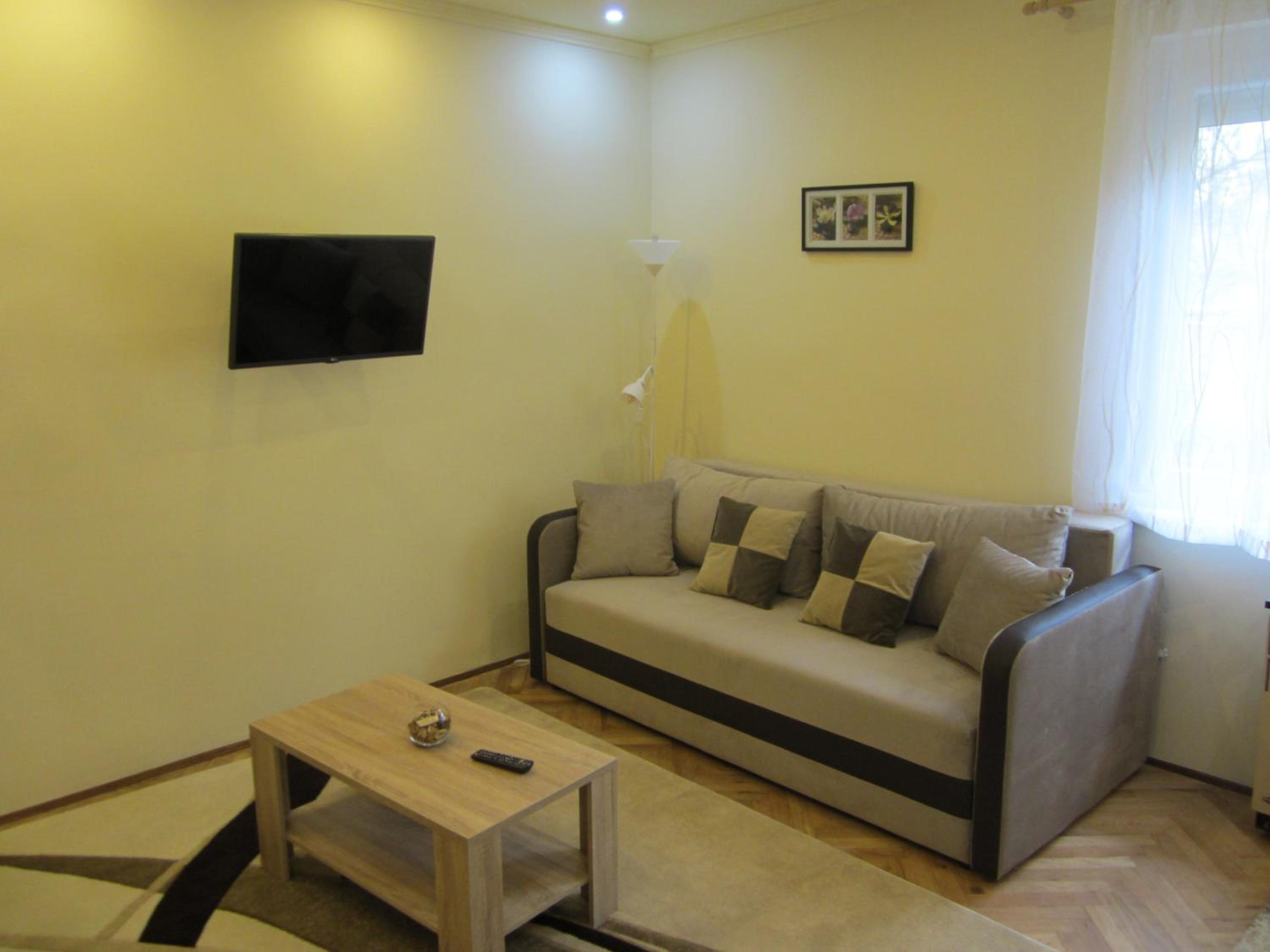 One-Bedroom Apartment - Photo 1