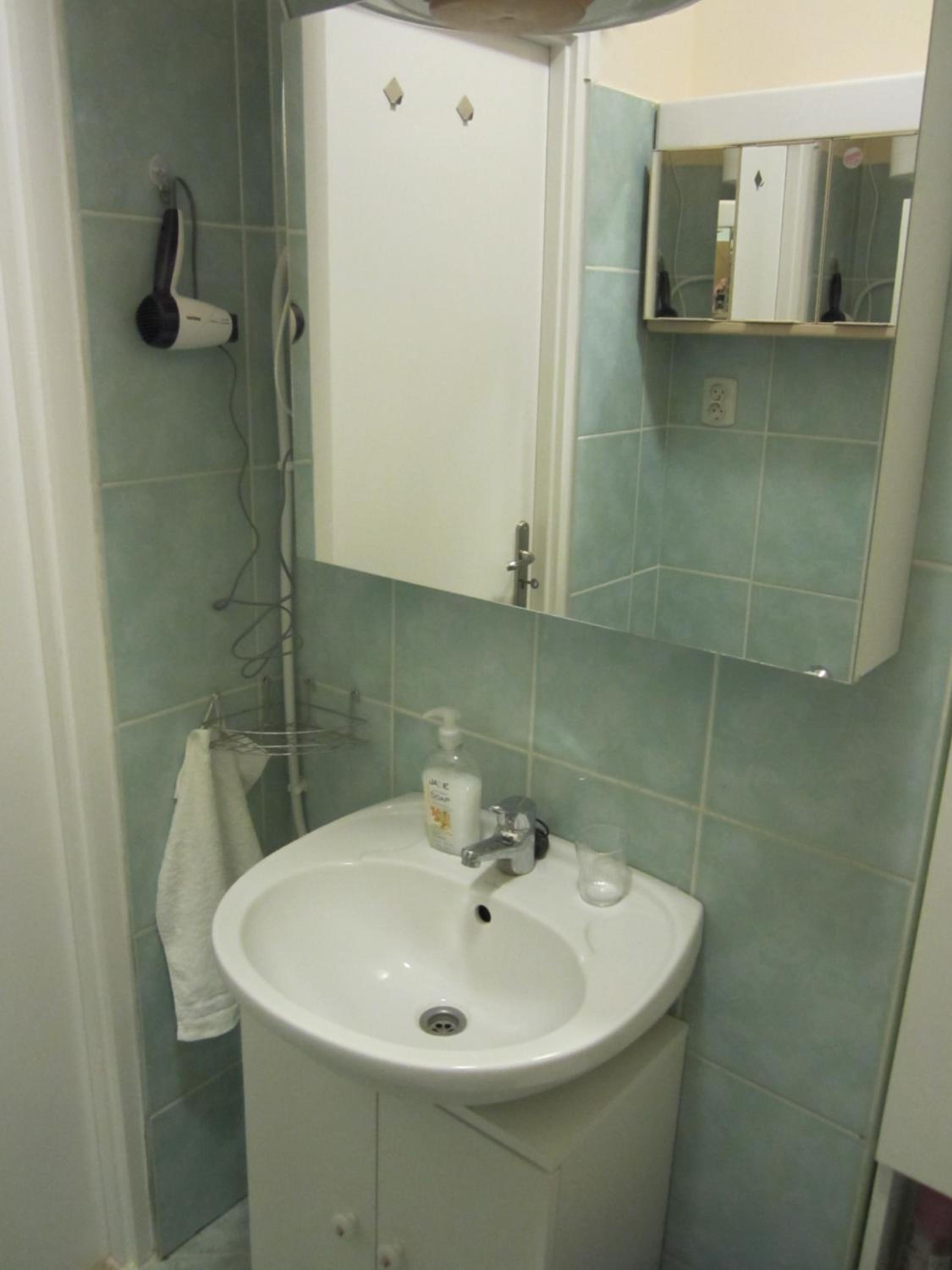 One-Bedroom Apartment - Photo 28