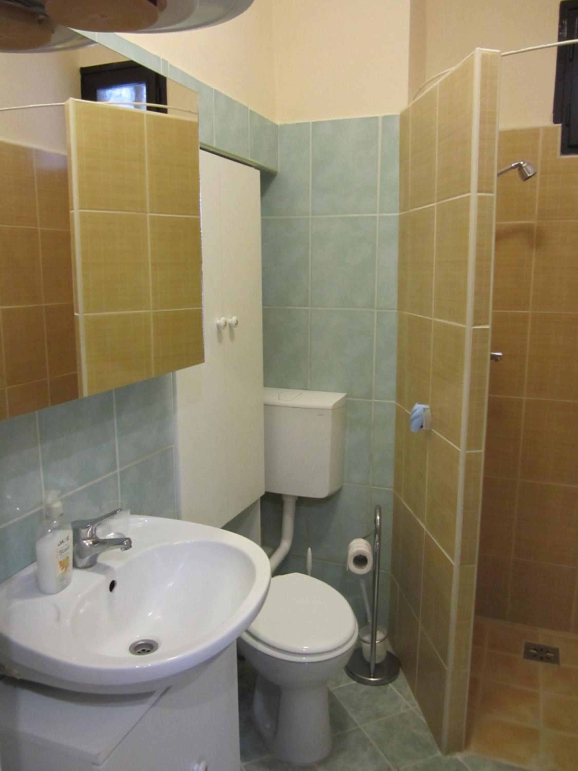 One-Bedroom Apartment - Photo 33