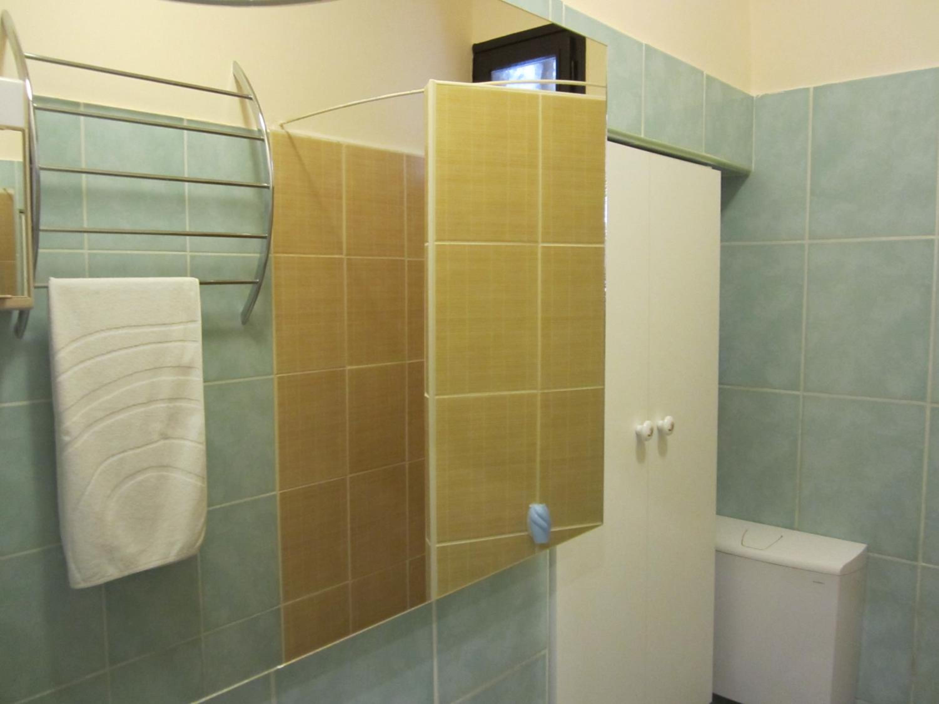 One-Bedroom Apartment - Photo 3