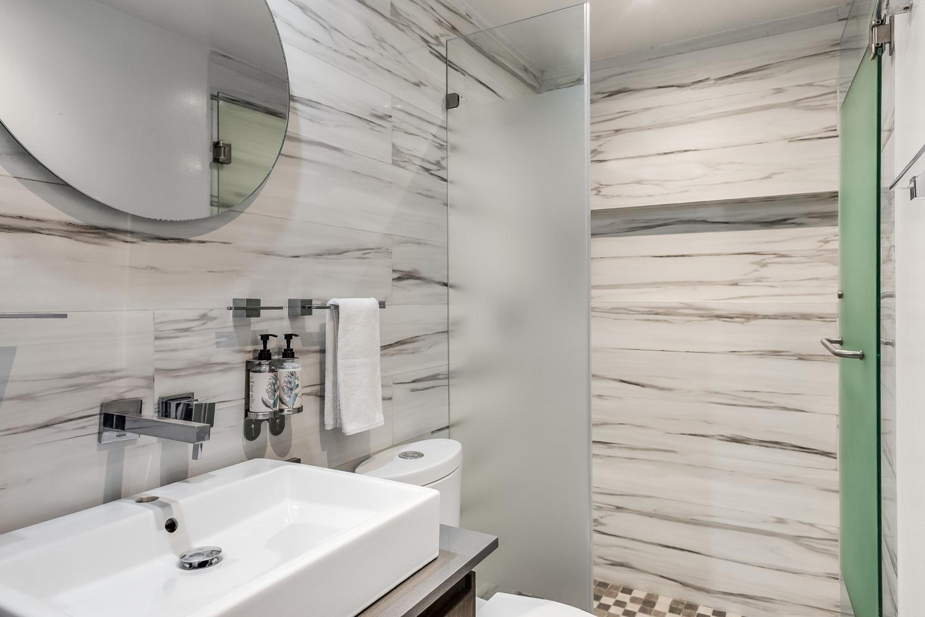 Luxury Suite - Photo 1