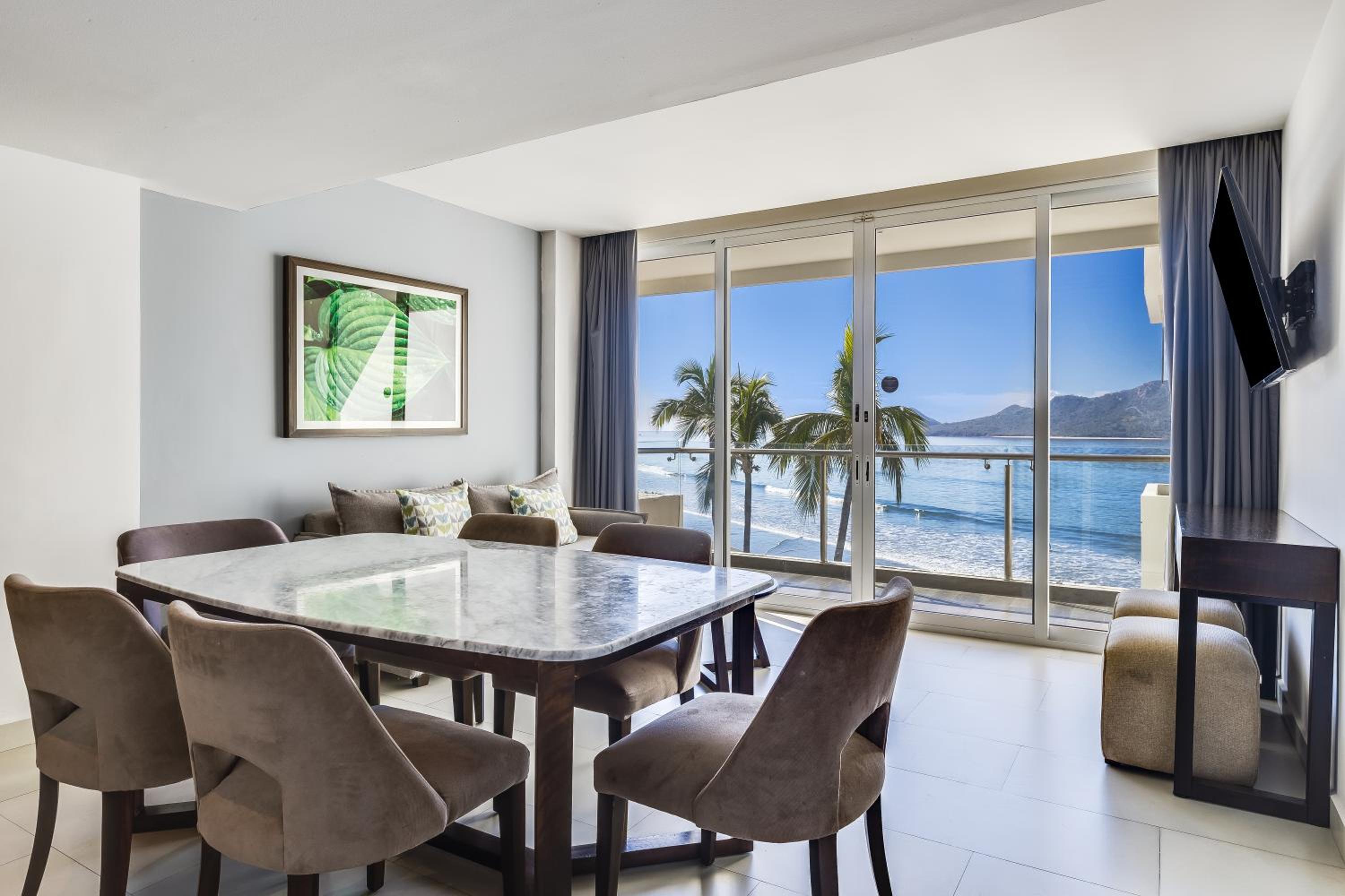 Luxury Suite - Photo 3