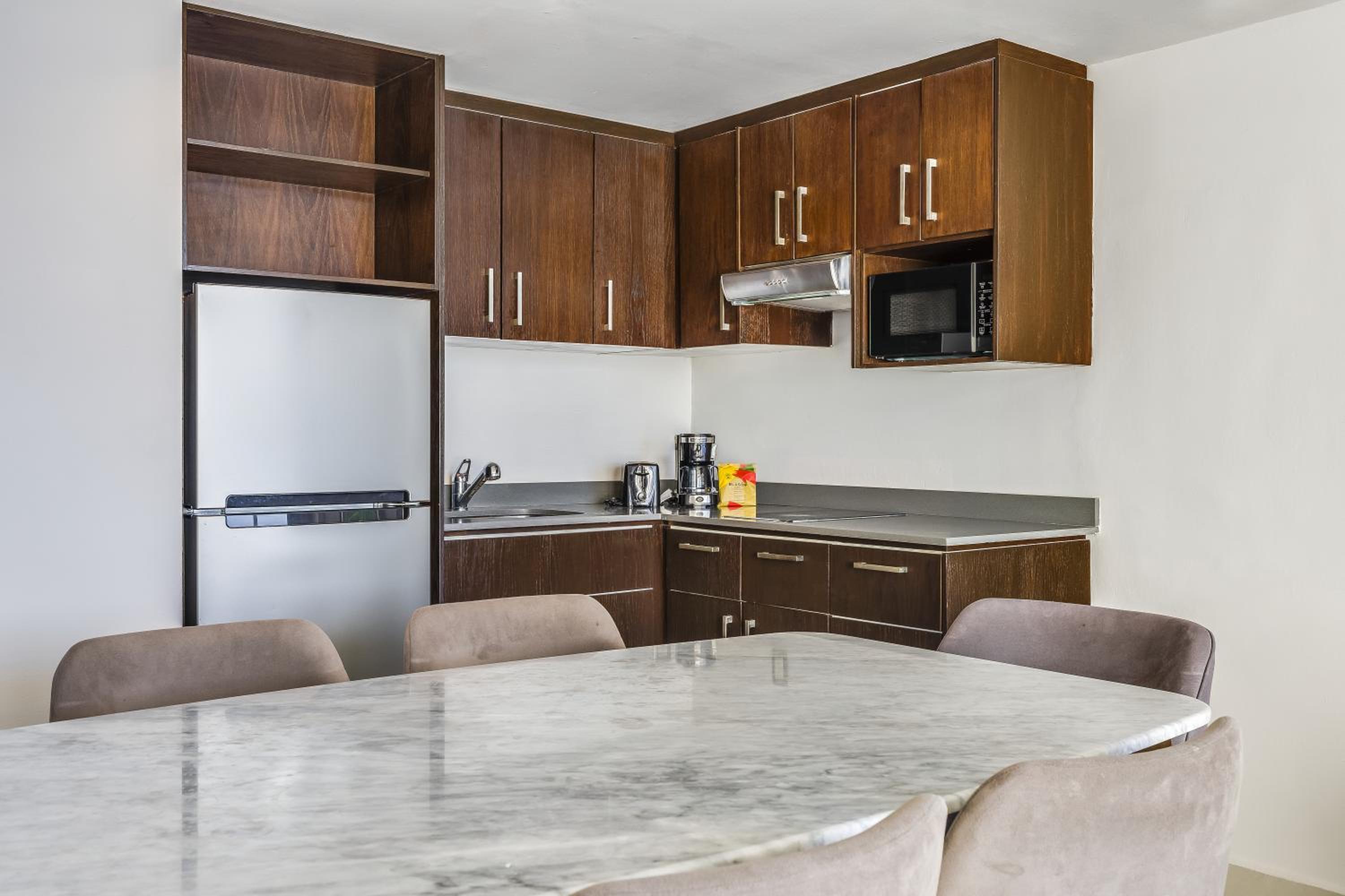 Luxury Suite - Photo 5