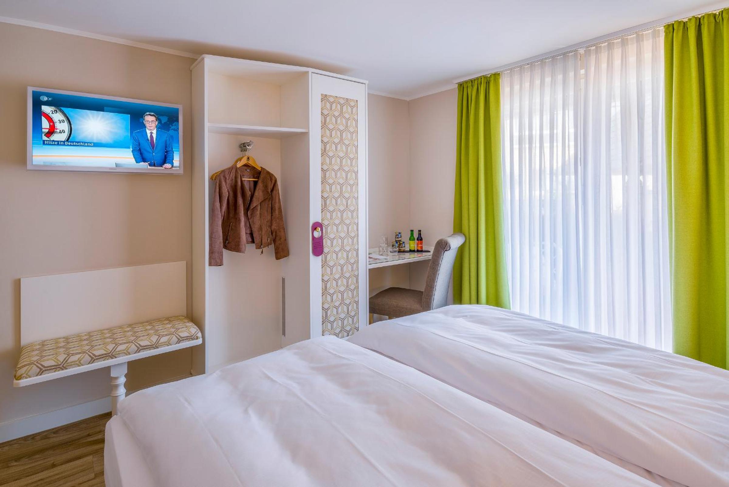 Budget Double Room - Photo 1