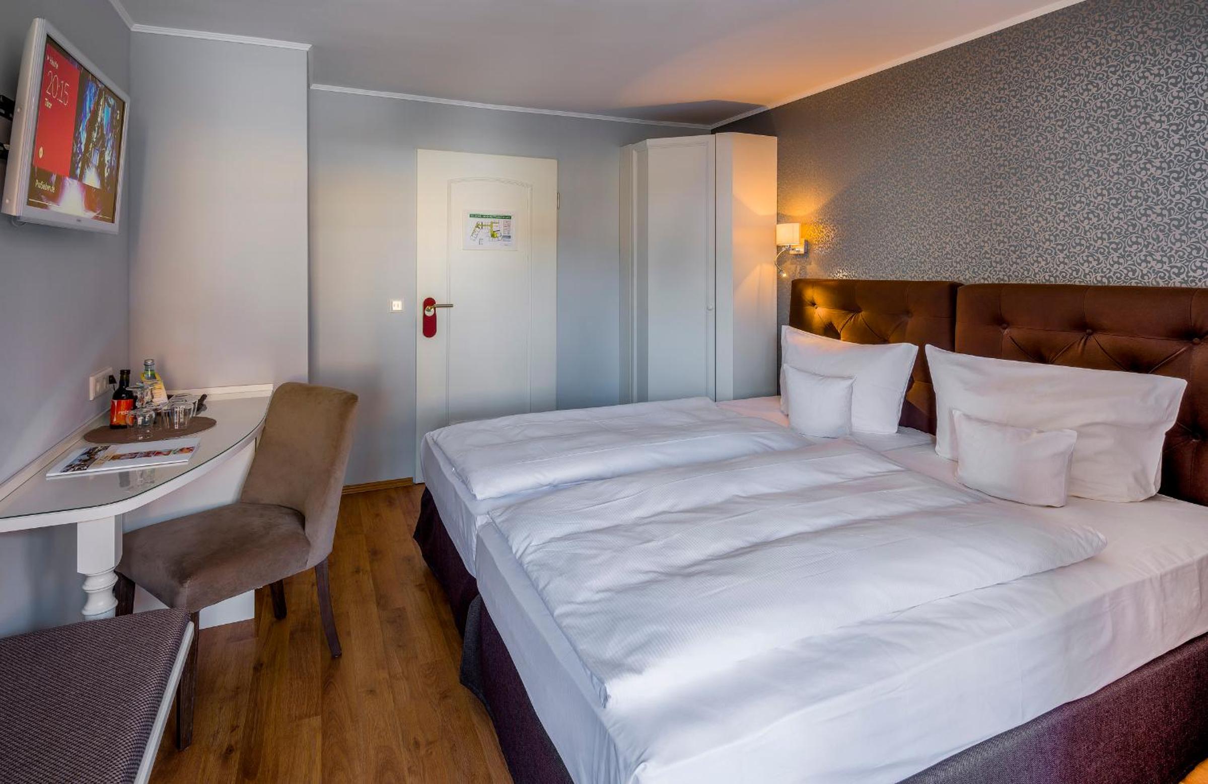 Budget Double Room - Photo 3