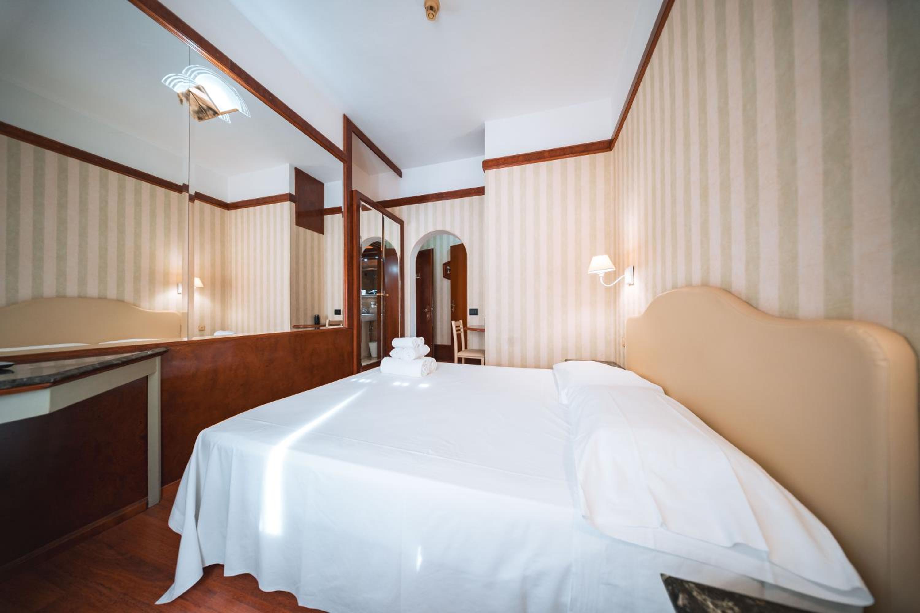 Small Double Room photo 1