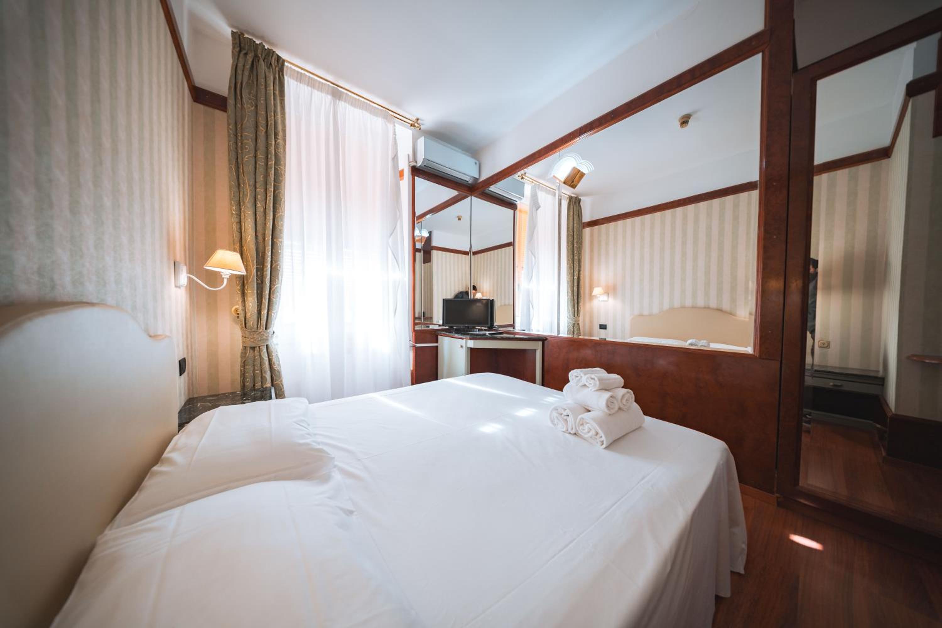 Small Double Room photo 2