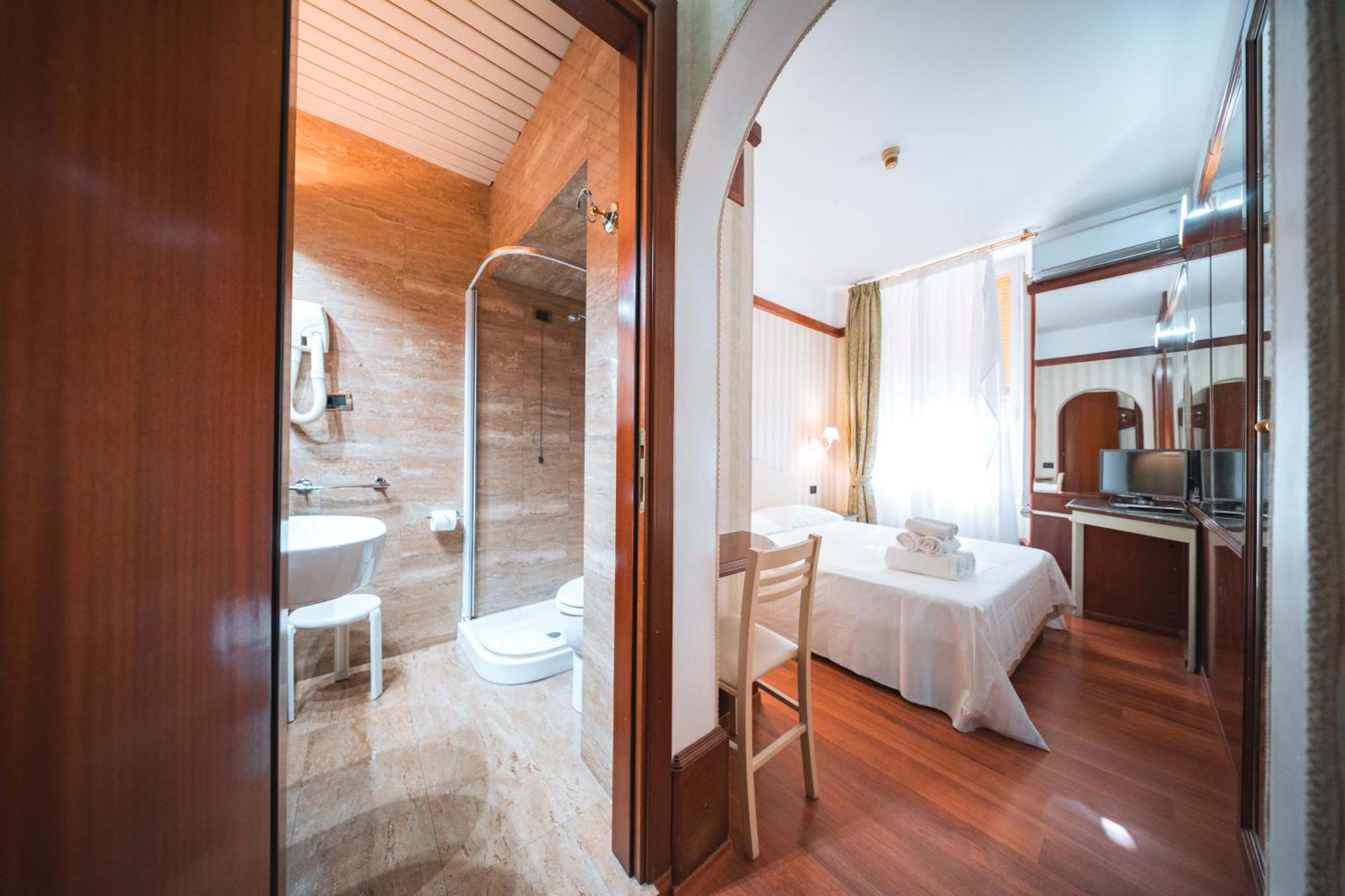 Small Double Room photo 3