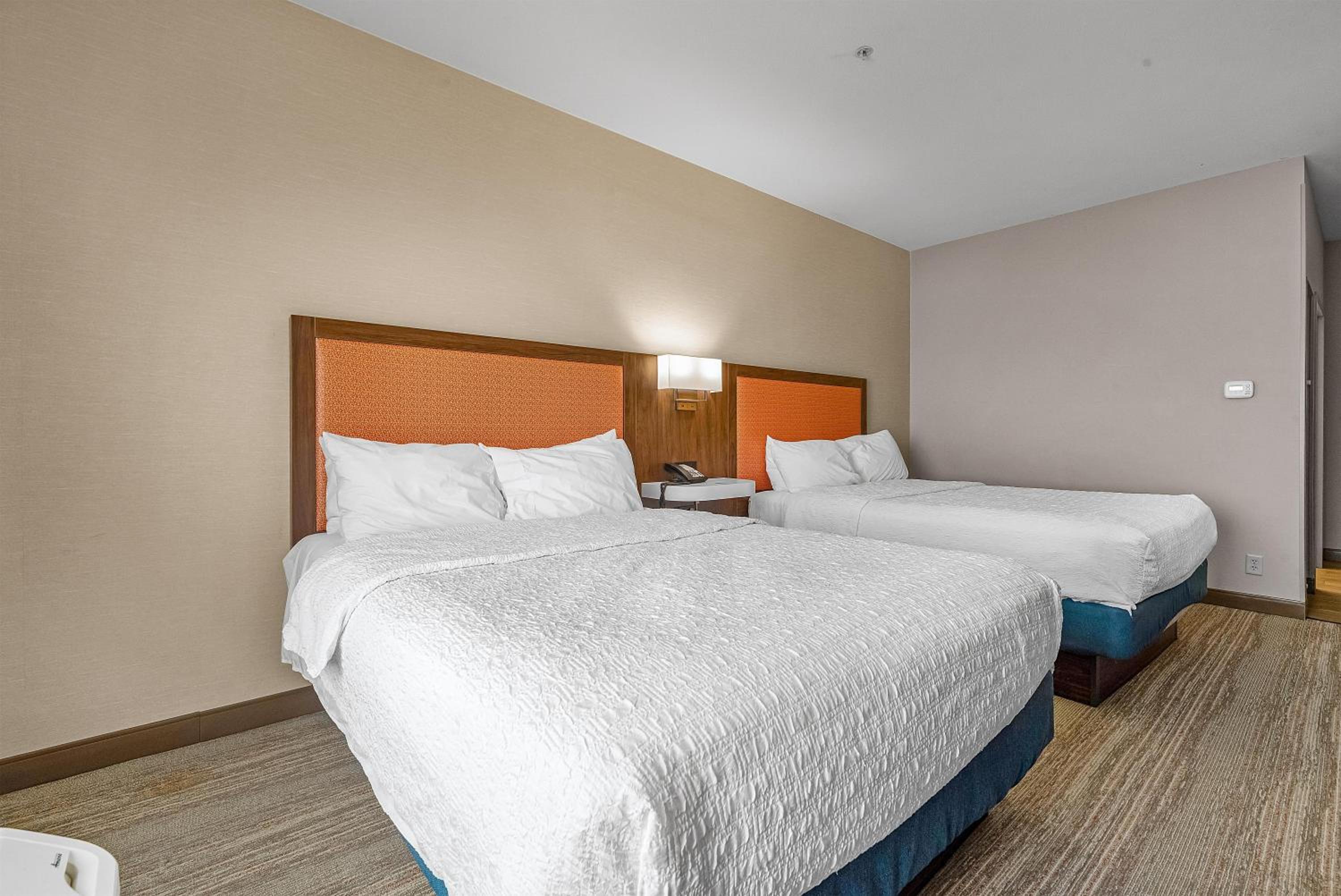 Room with Two Queen Beds - Non-Smoking - Photo 2