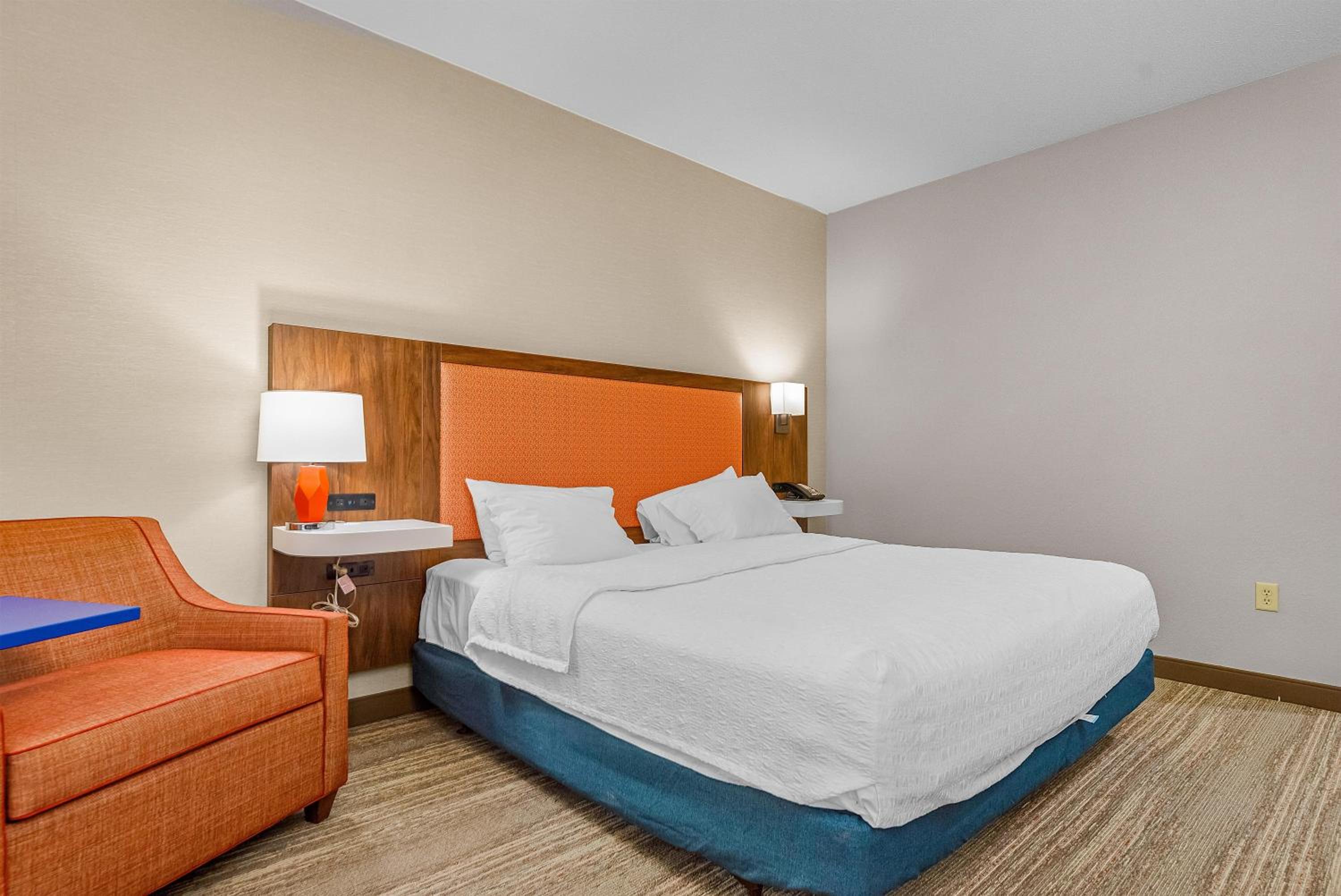 King Room - Non-Smoking - Photo 12
