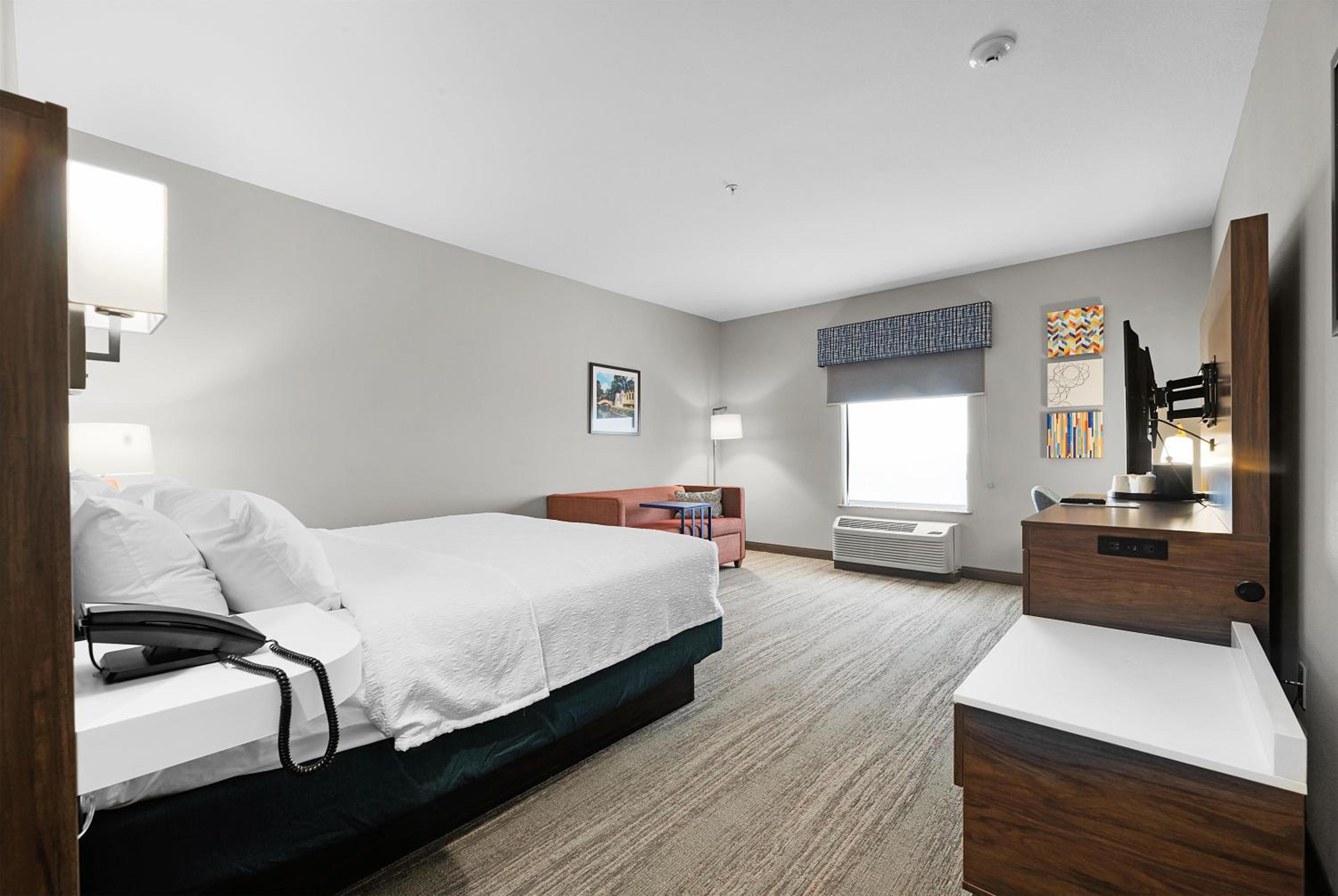 King Room - Disability Access/Non-Smoking - Photo 6