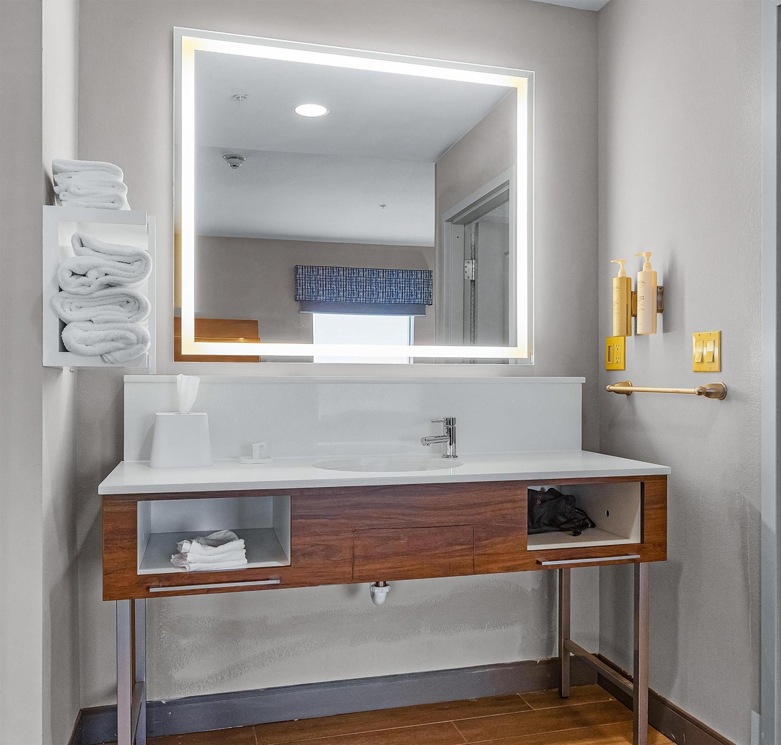 King Studio Suite - Non-Smoking - Photo 5