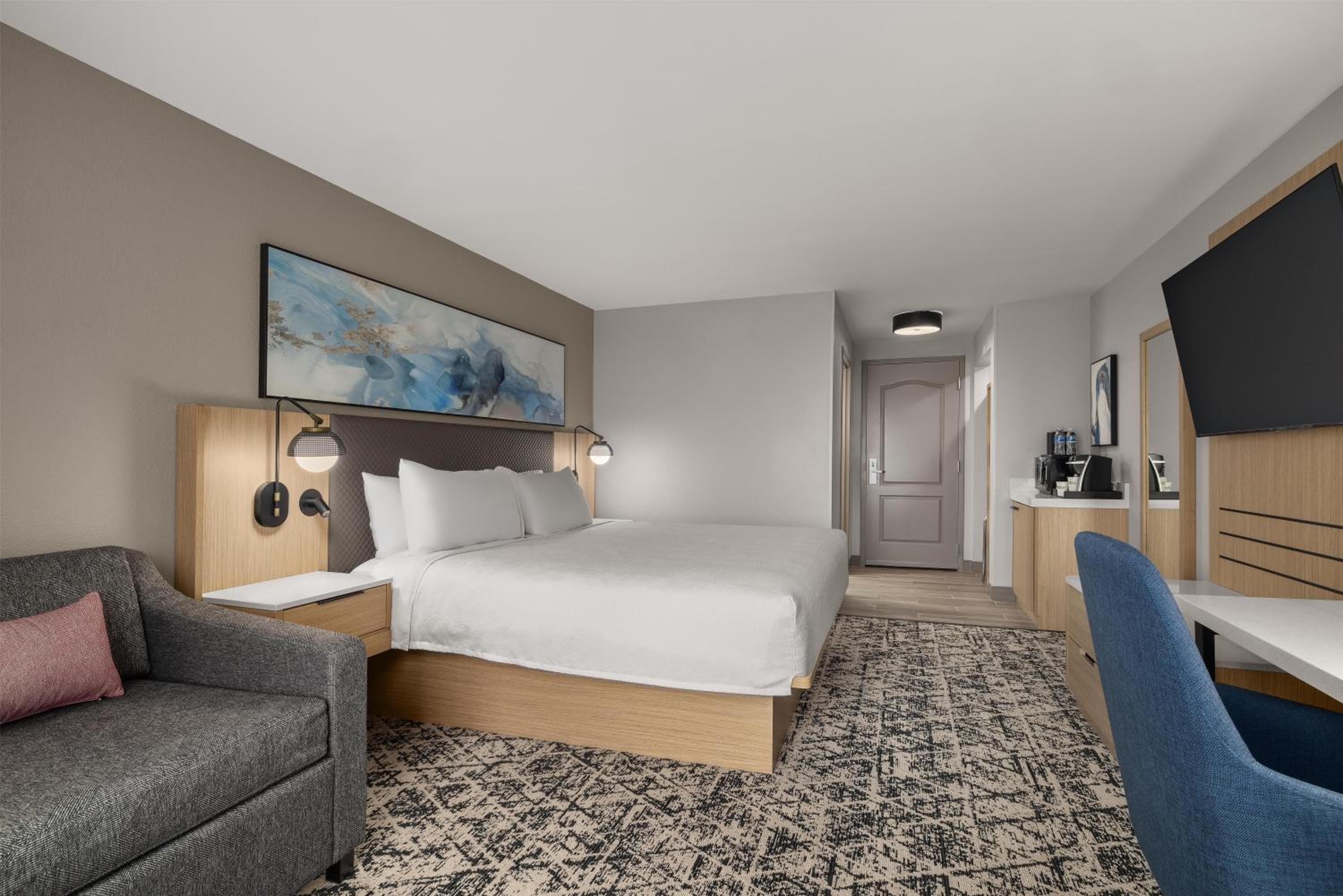 Large King Room with Sofa Bed - Photo 1