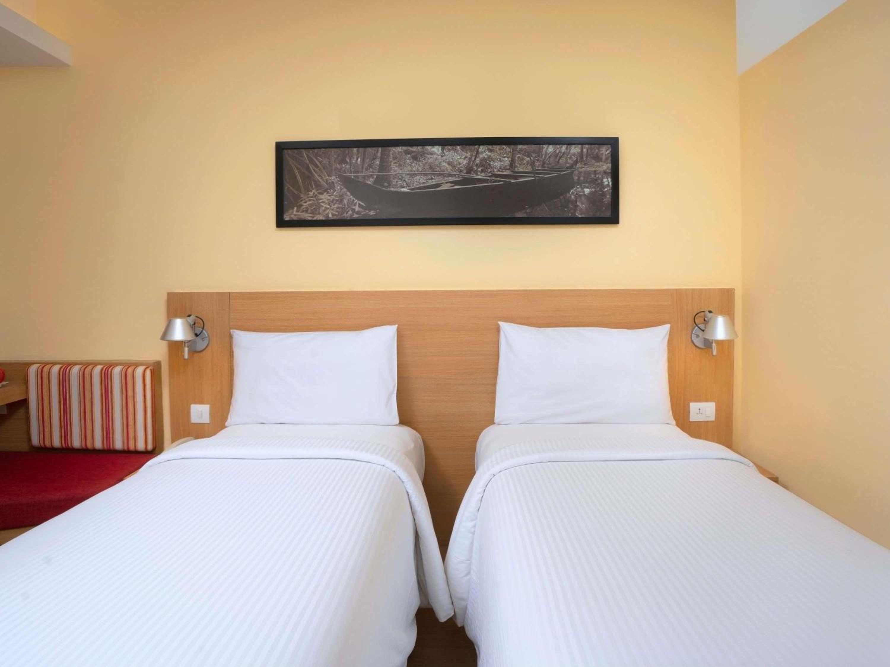 Deluxe Twin Room with Mountain View - Photo 6