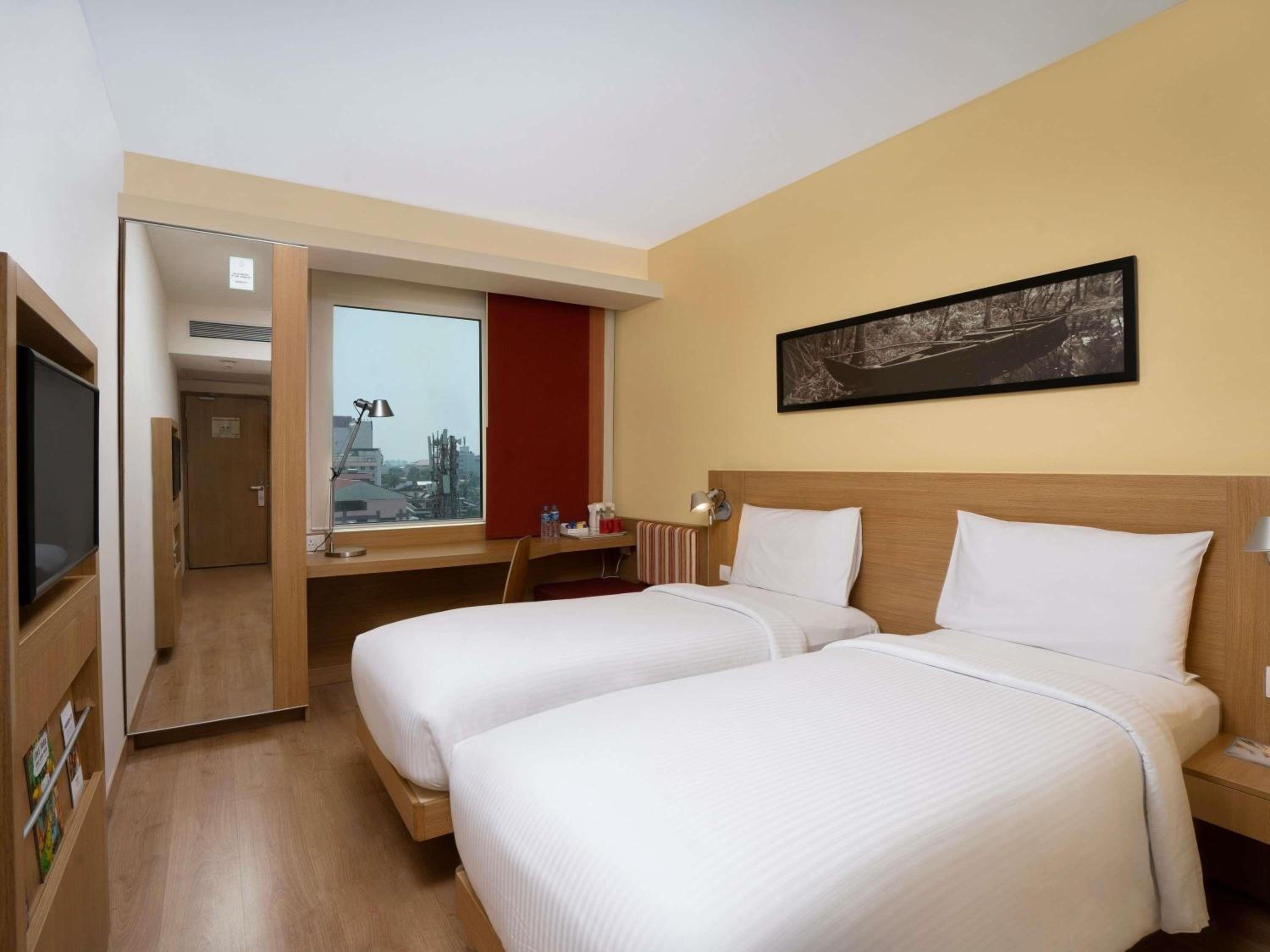 Deluxe Twin Room with Mountain View - Photo 7
