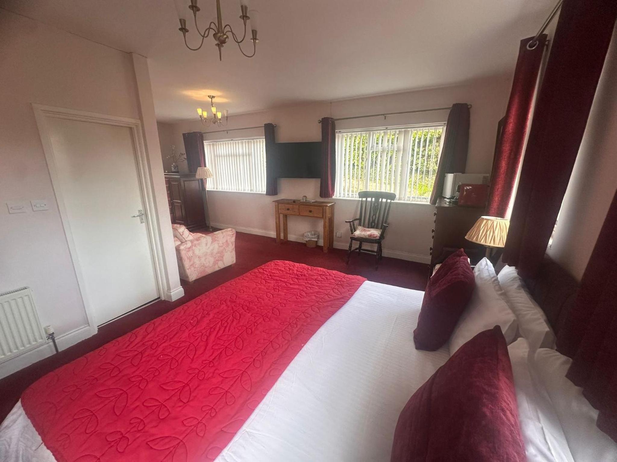 Superior King Room - Photo 5