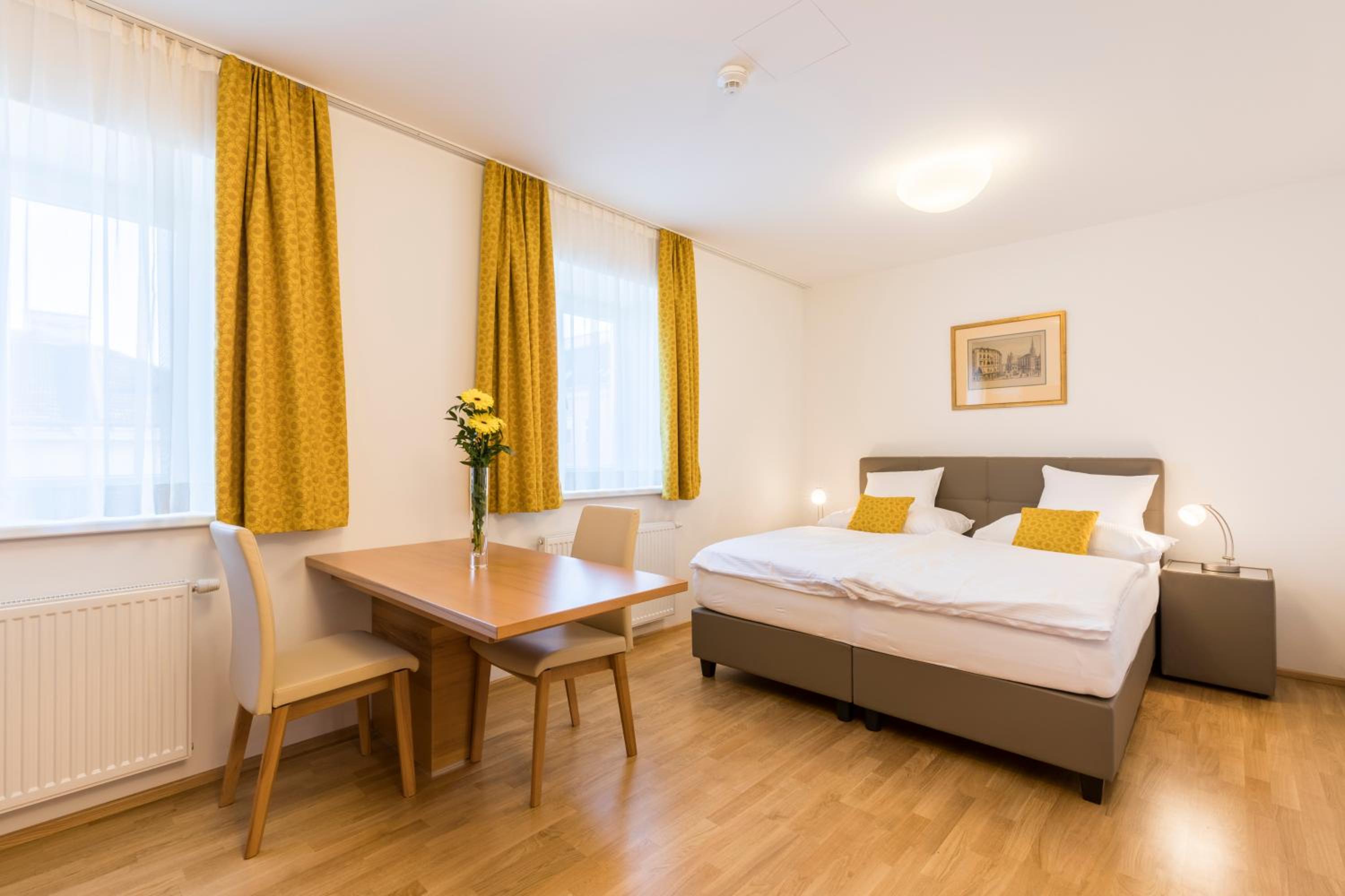 Grand Deluxe Three-Bedroom Apartment
