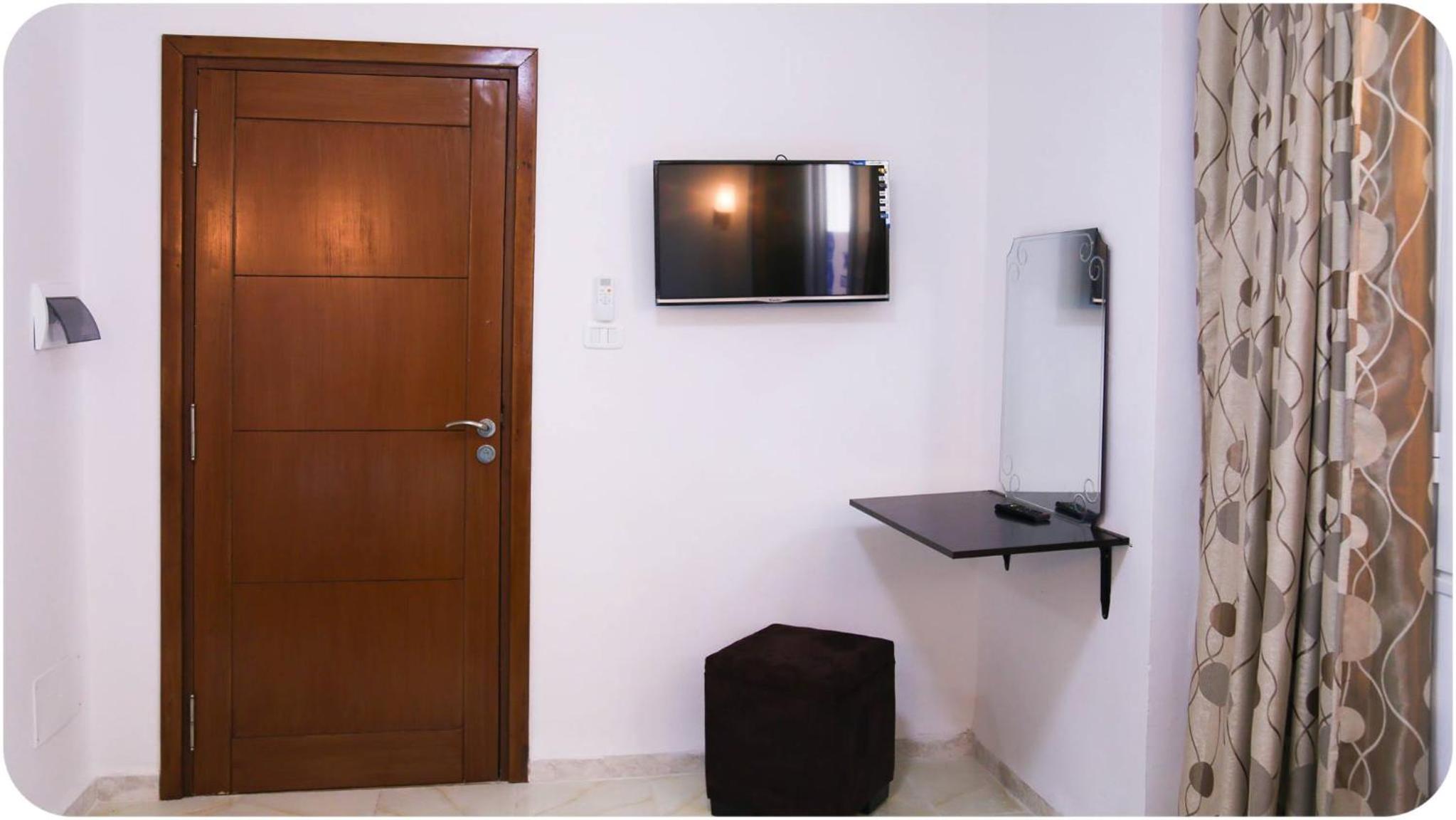 Quadruple Room with Private Bathroom photo 1