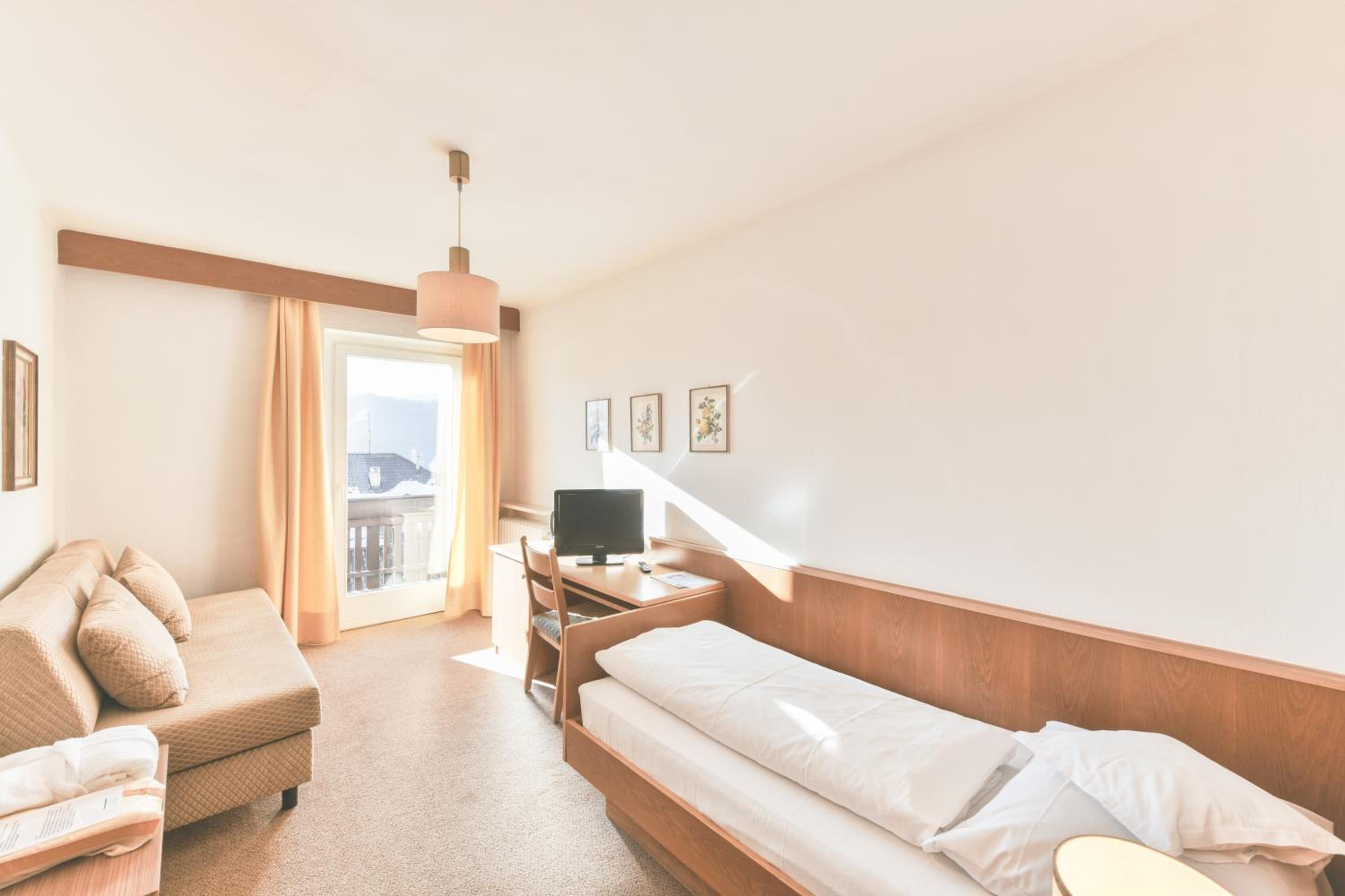 Single Room with Balcony photo 1