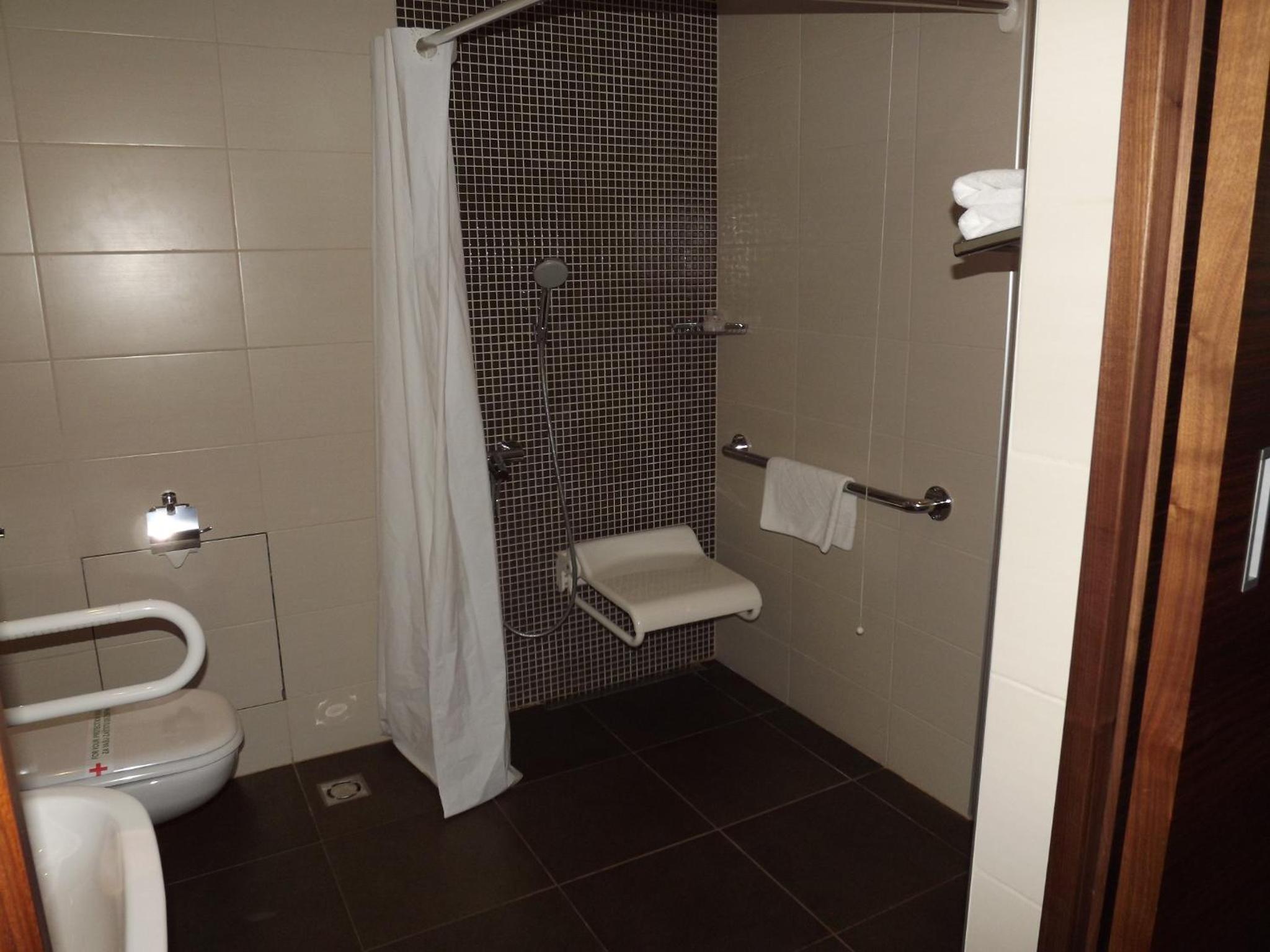 Double or Twin Room - Disability Access photo 2