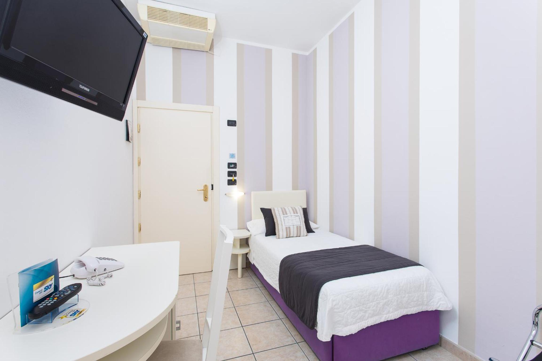 Single Room photo 3