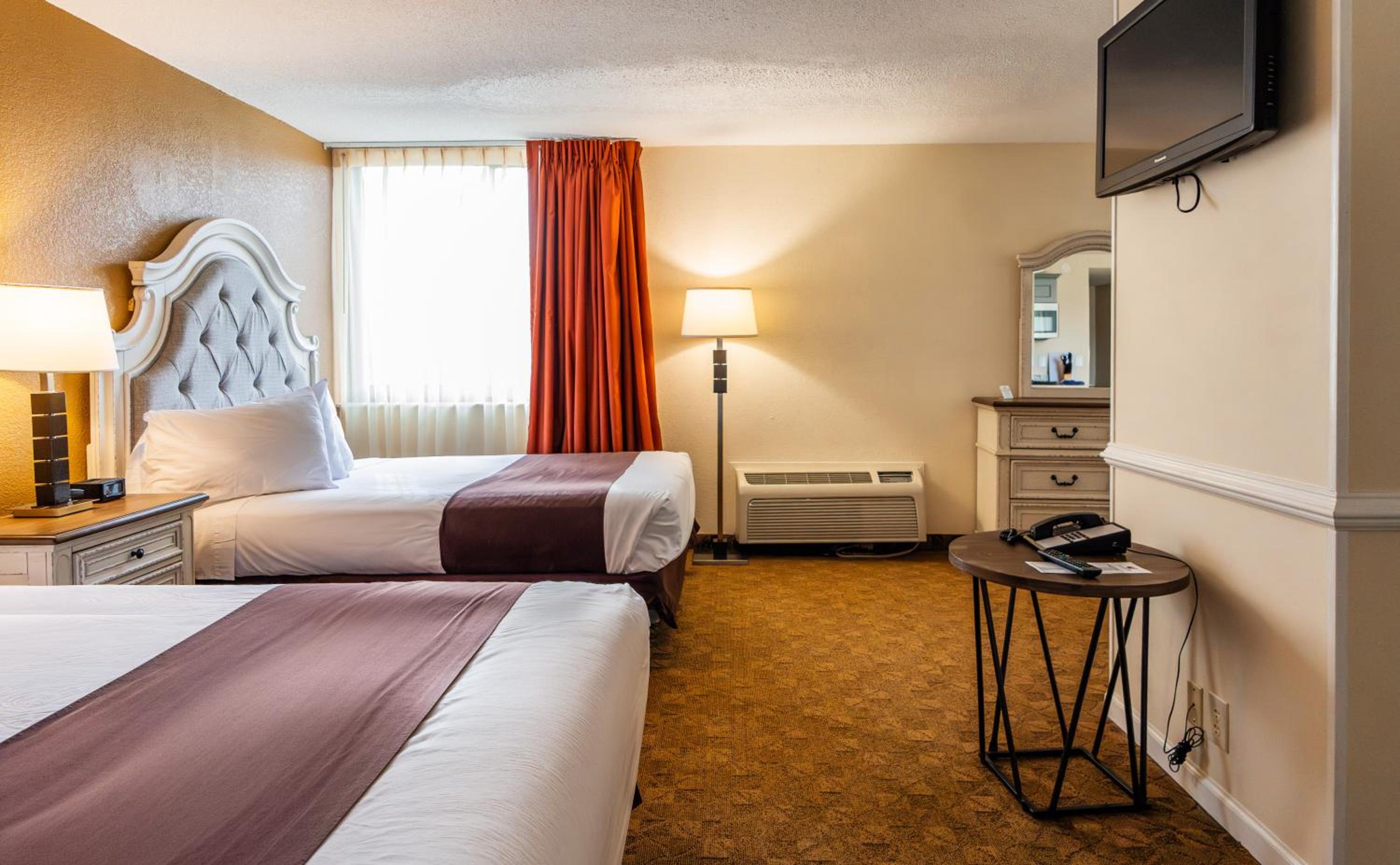 Studio Suite with Two Queen Beds and Kitchenette - Non-Smoking - Photo 4