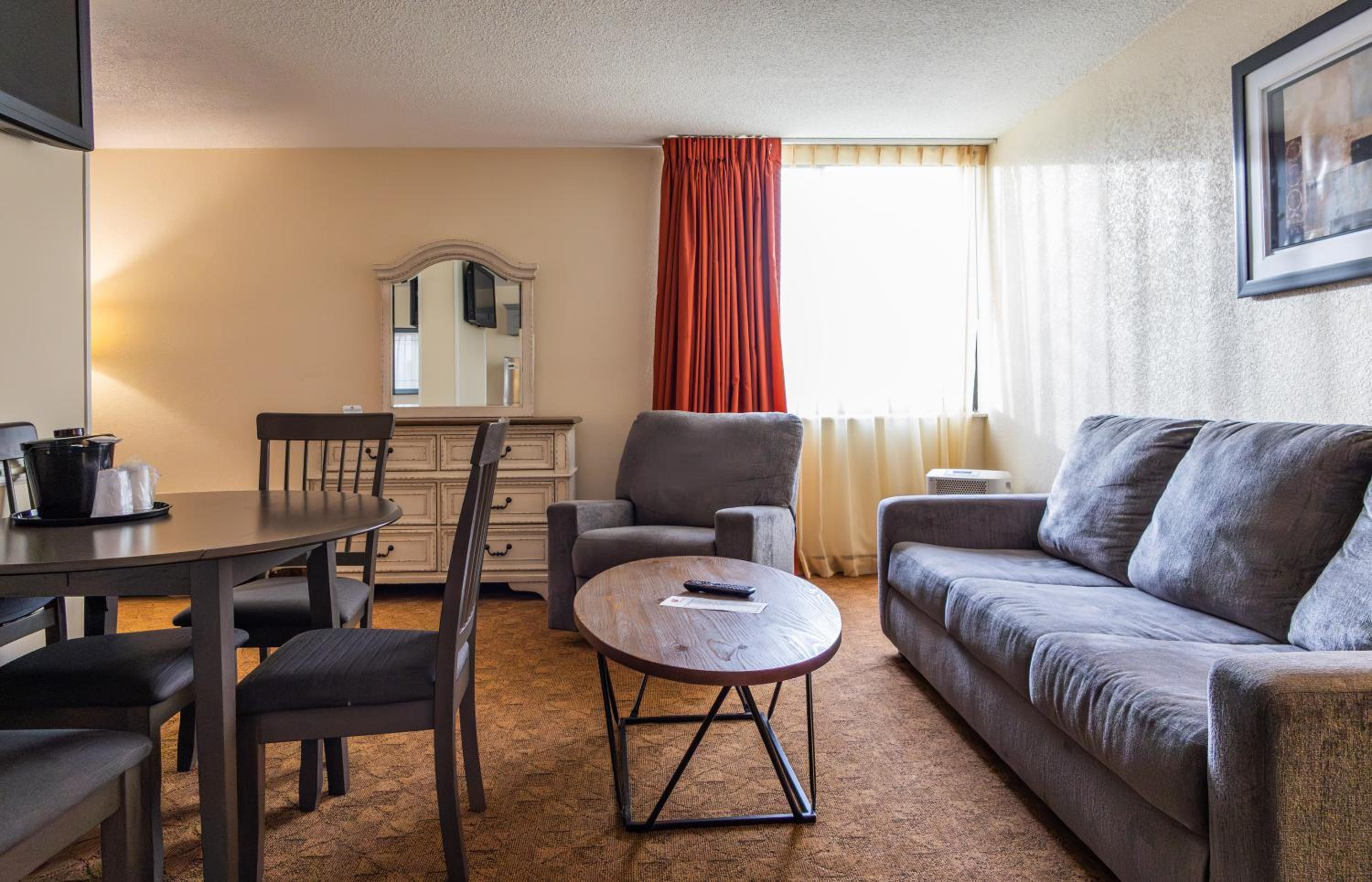 Studio Suite with Two Queen Beds and Kitchenette - Non-Smoking - Photo 11
