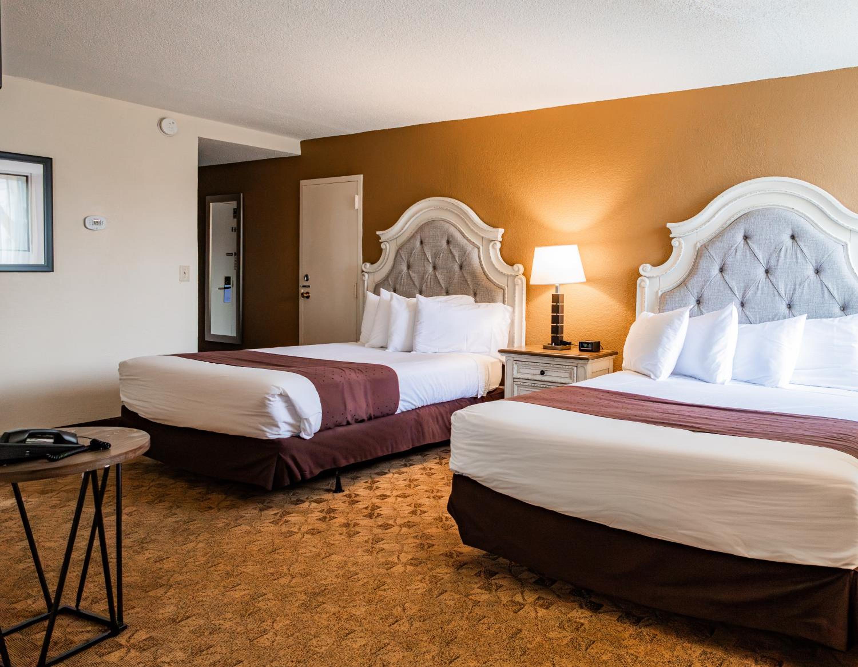 Studio Suite with Two Queen Beds and Kitchenette - Non-Smoking - Photo 10