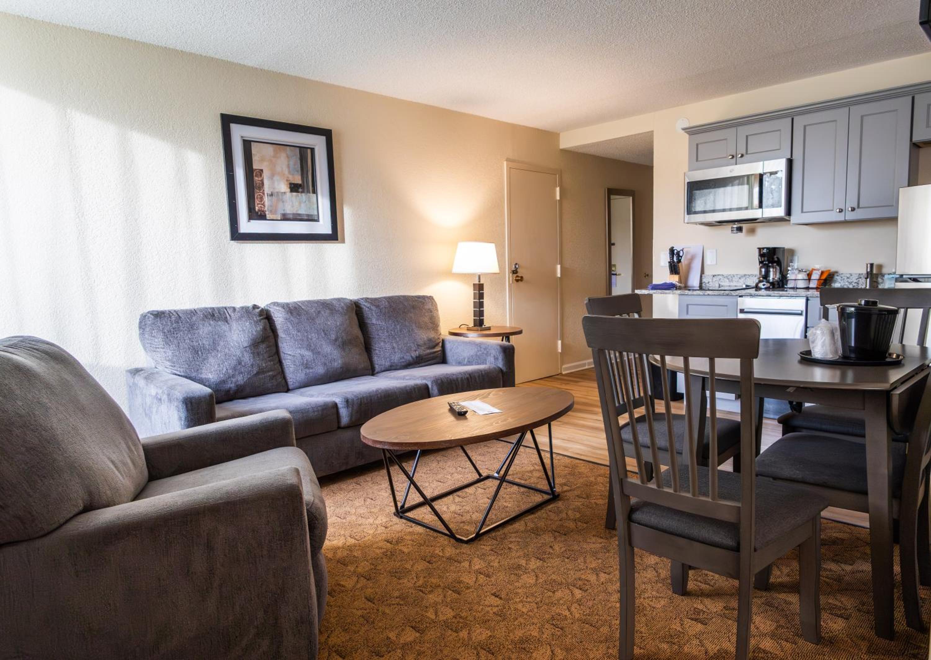 Studio Suite with Two Queen Beds and Kitchenette - Non-Smoking - Photo 9