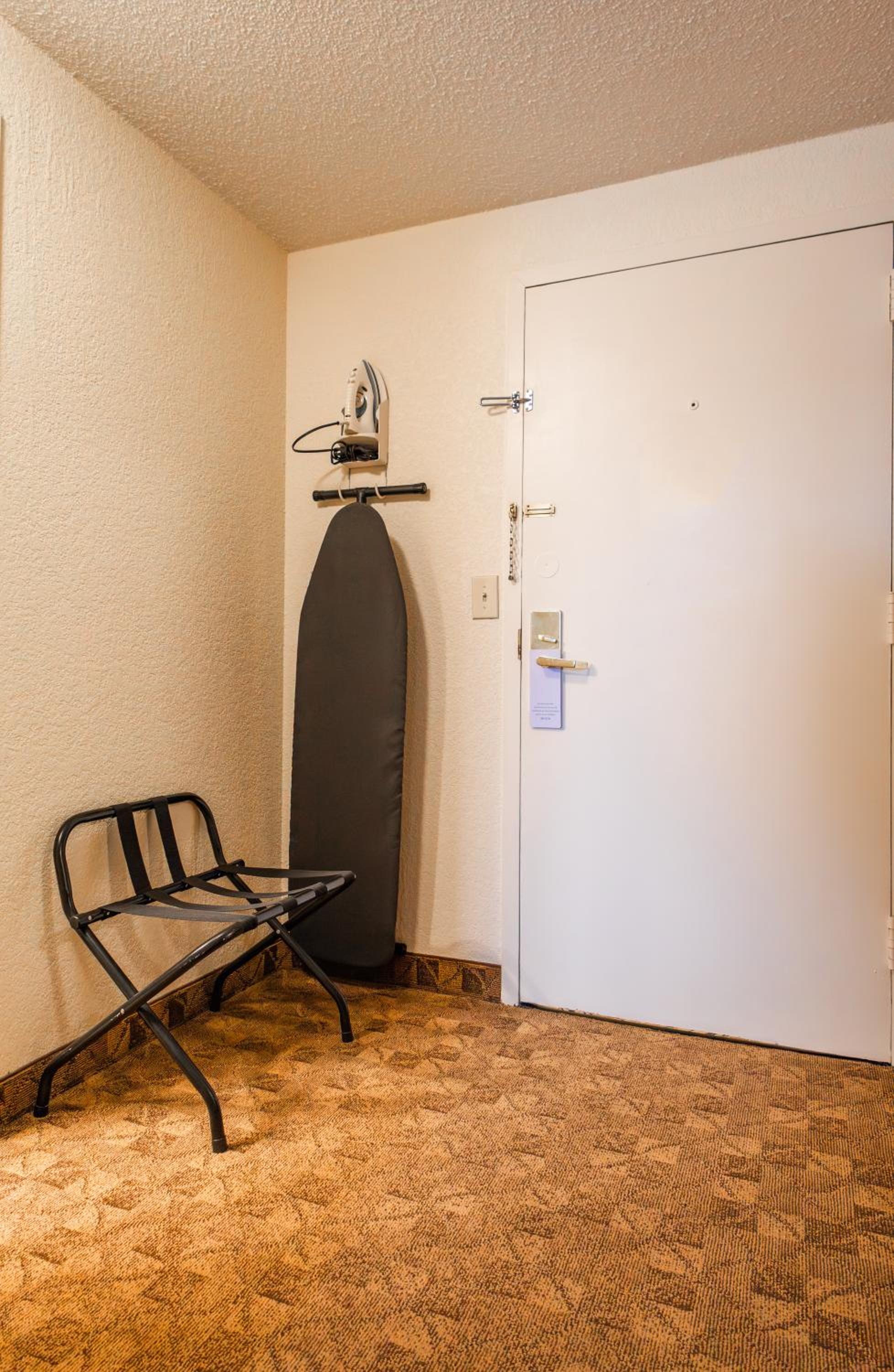 Studio Suite with Two Queen Beds and Kitchenette - Non-Smoking - Photo 16