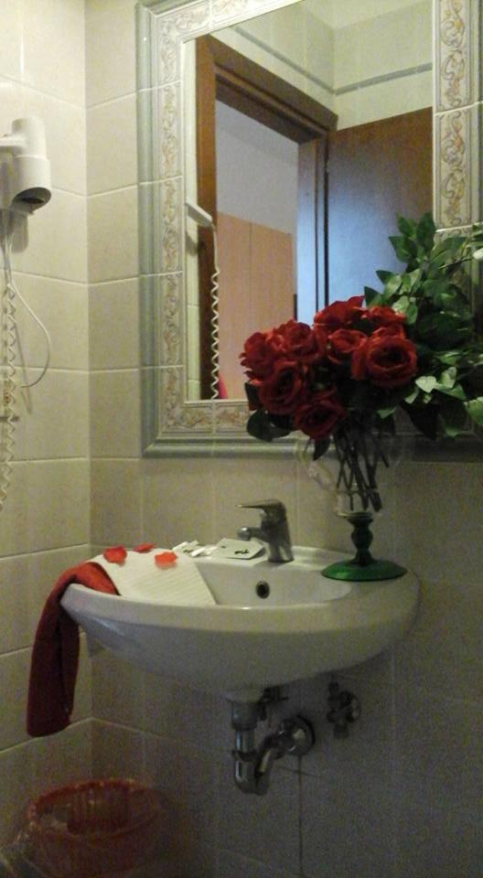 Large Double Room - Photo 2