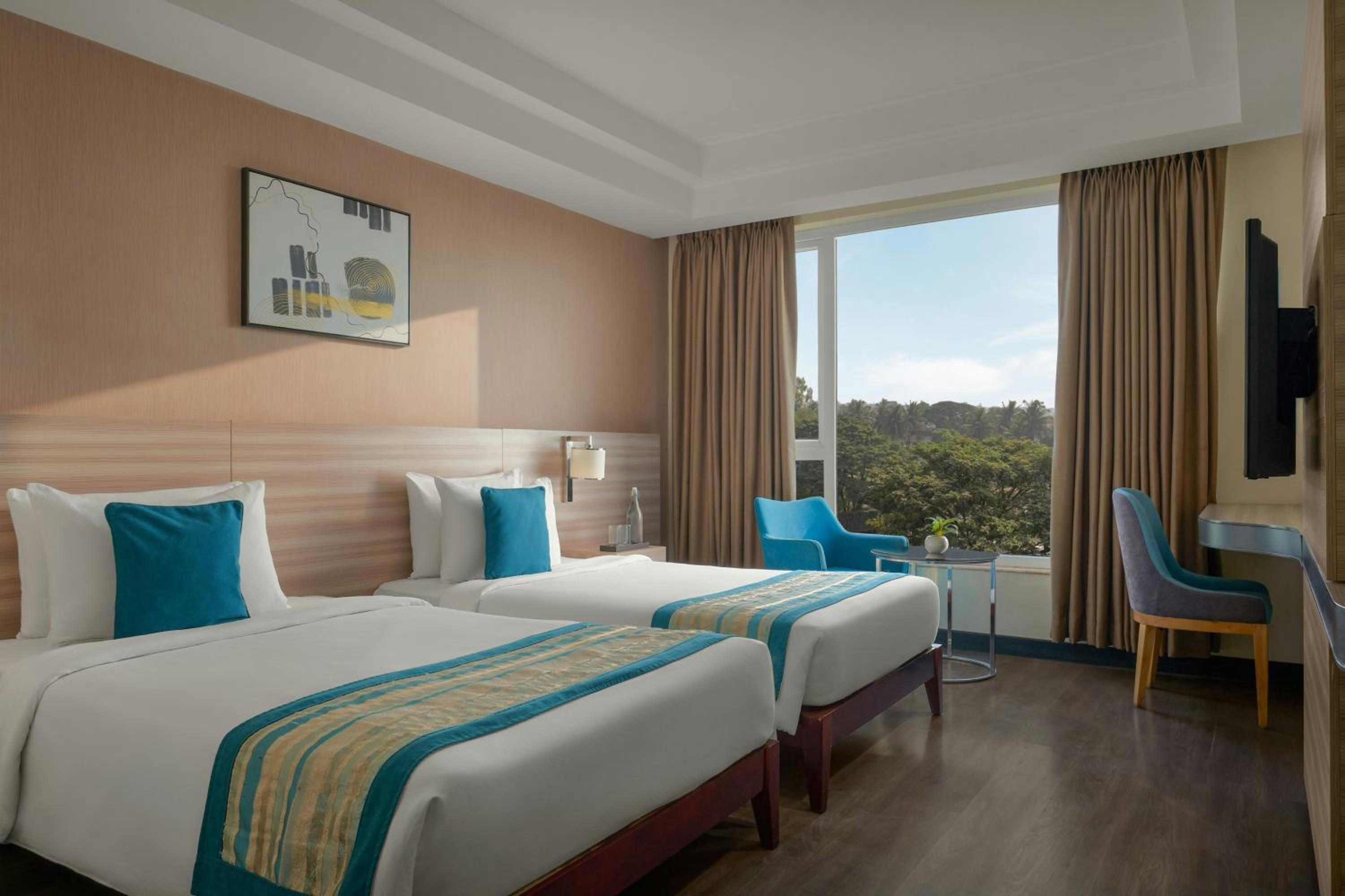 Winter Green Twin Room with City View - Photo 1