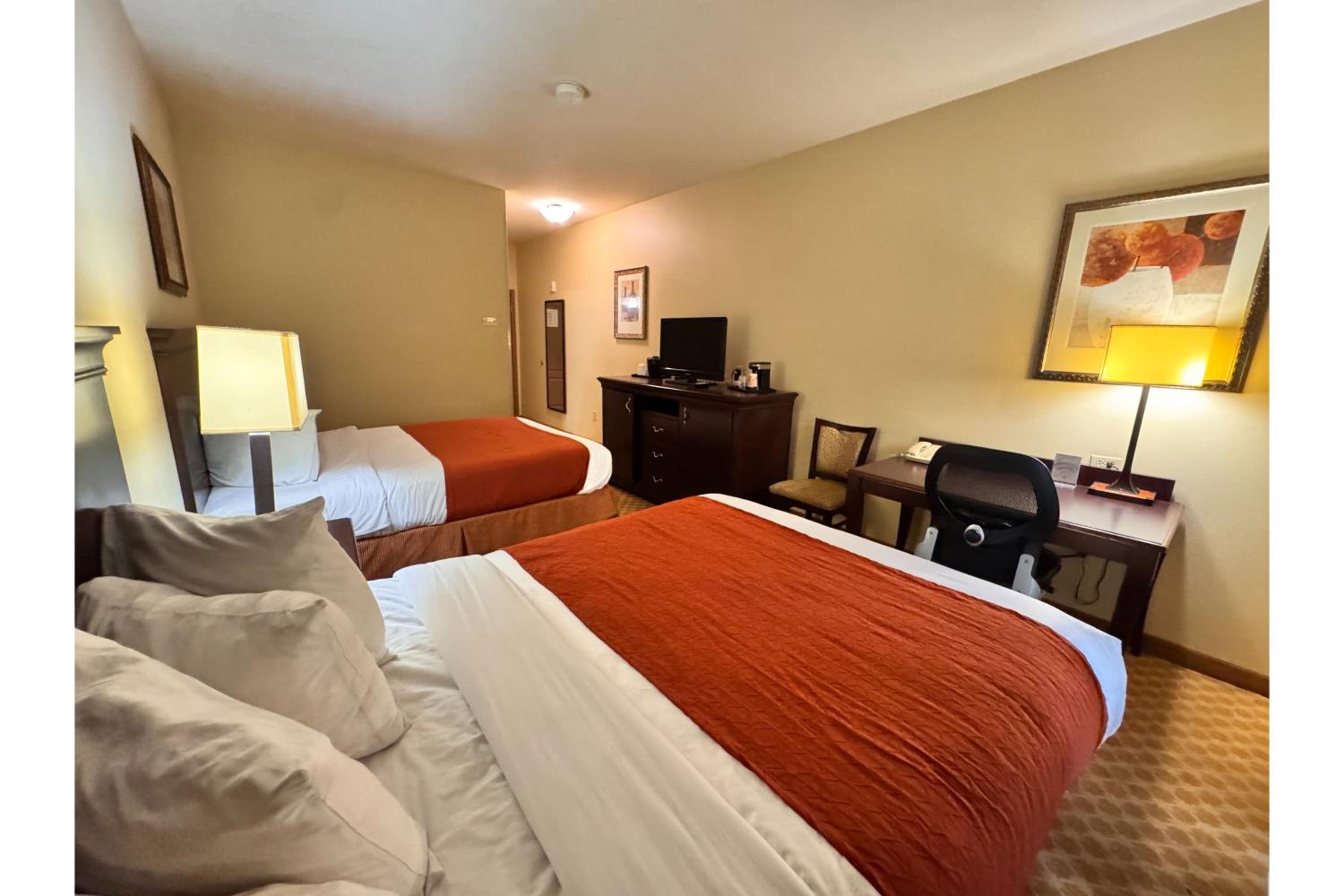 2 Queen Beds Non-Smoking - Photo 8