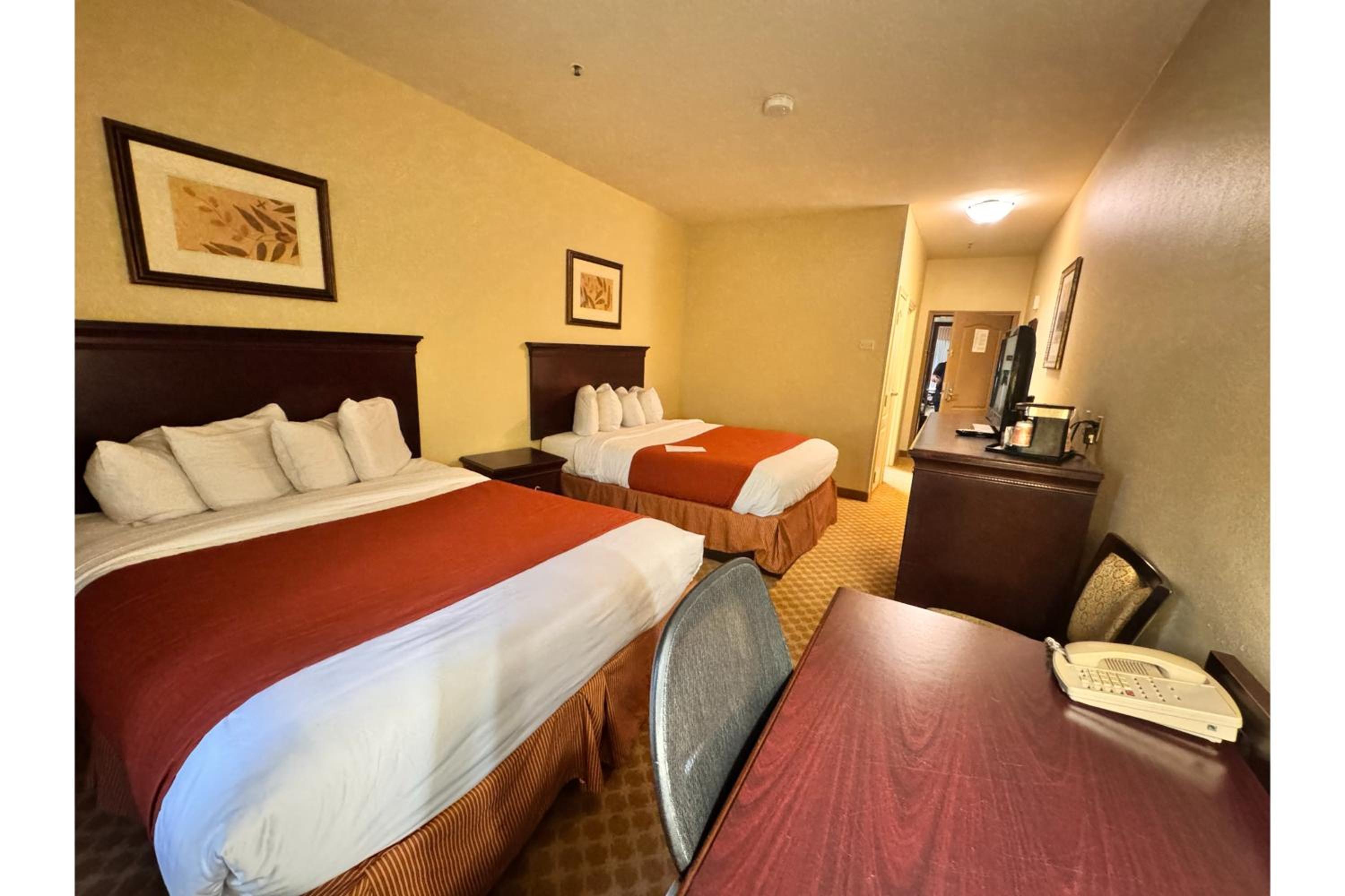 2 Queen Beds Non-Smoking - Photo 7