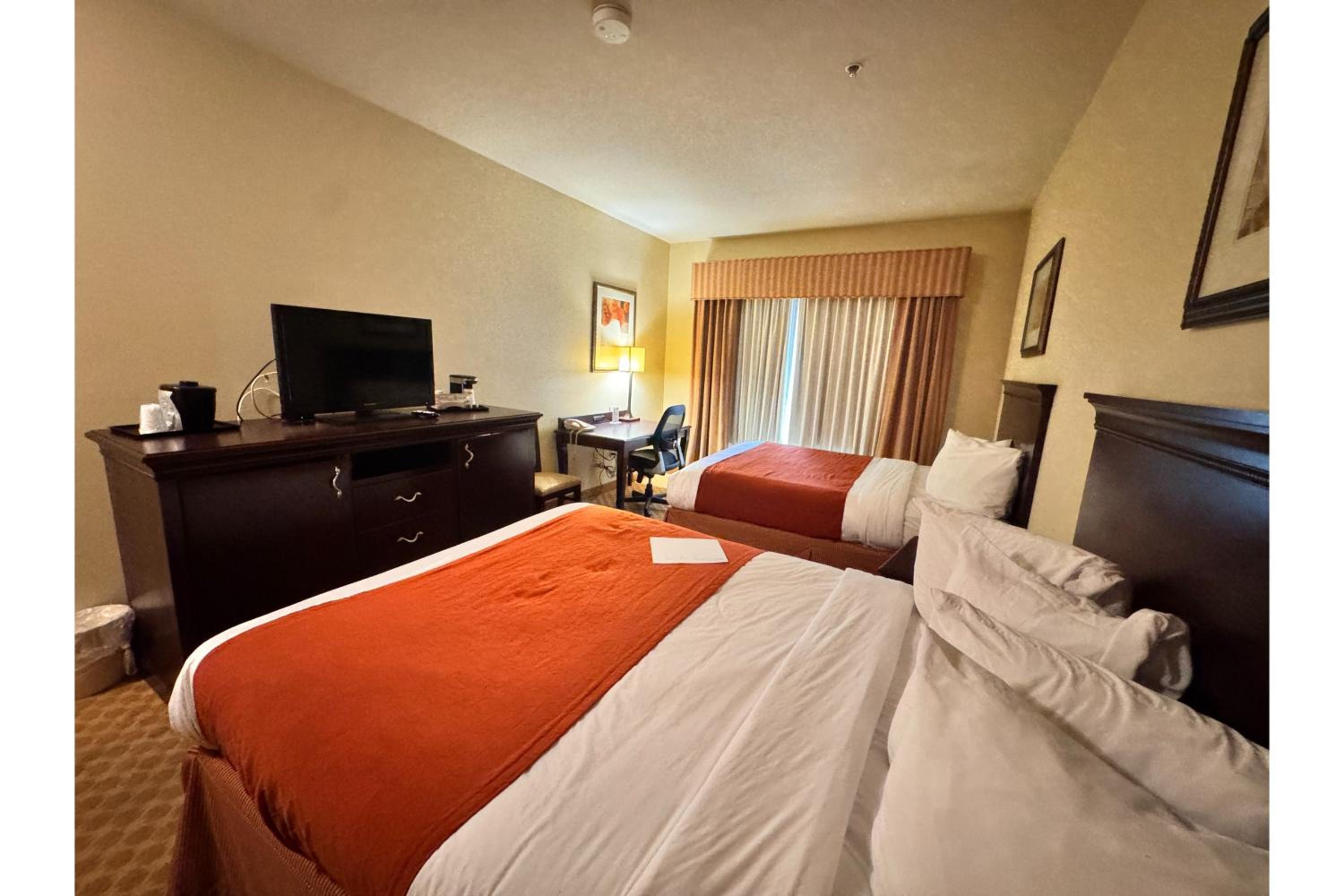2 Queen Beds Non-Smoking - Photo 6
