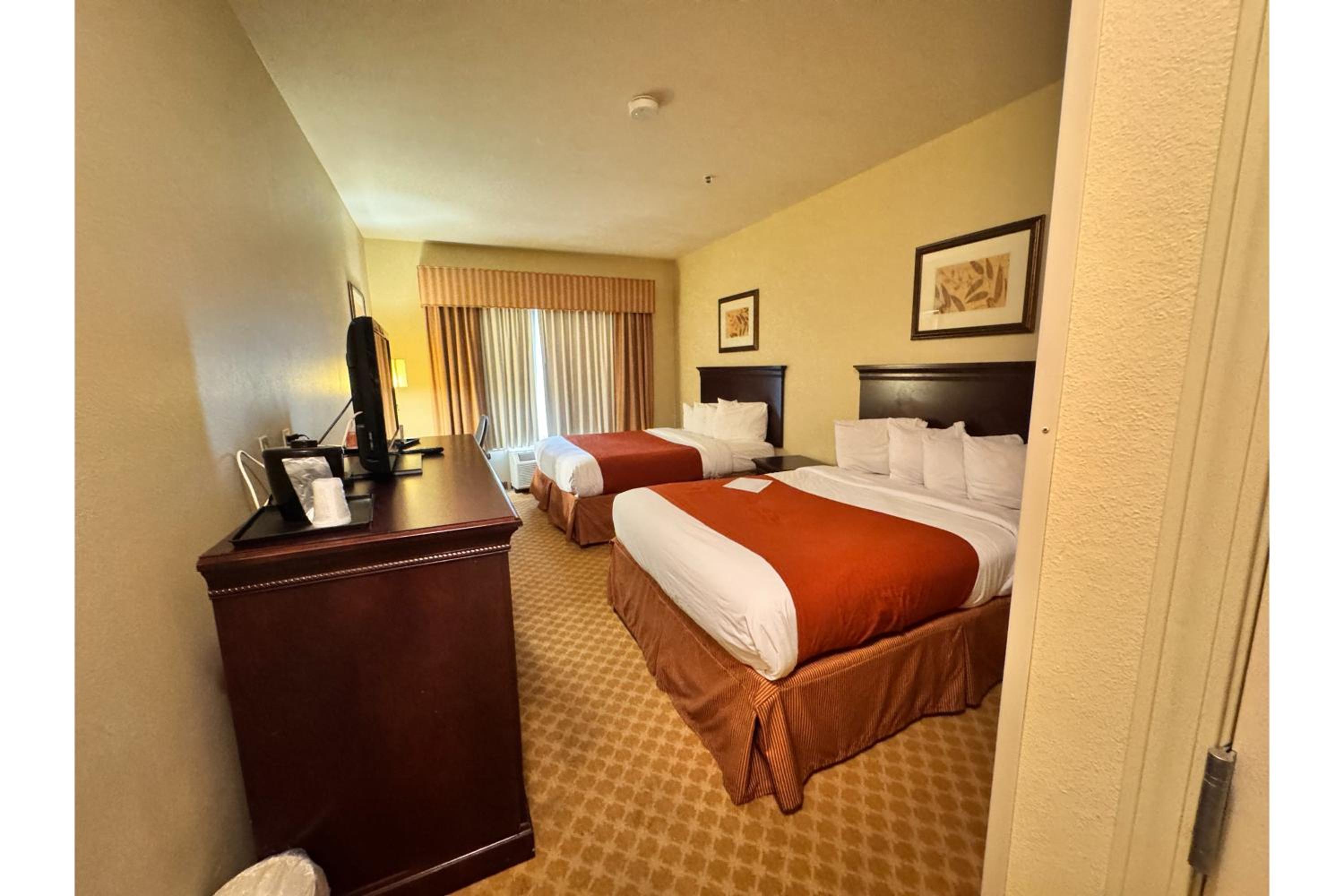 2 Queen Beds Non-Smoking - Photo 3