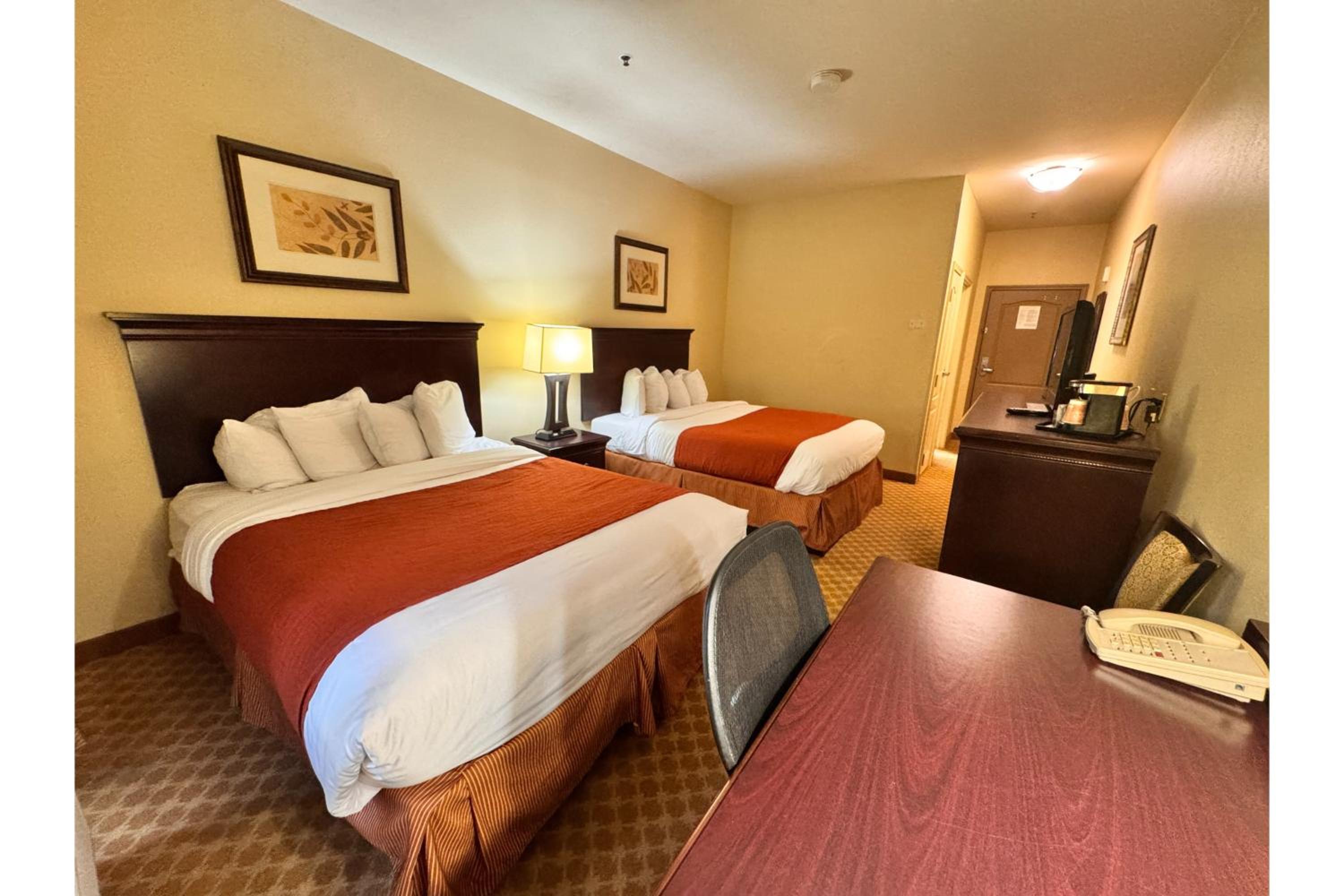 2 Queen Beds Non-Smoking - Photo 2