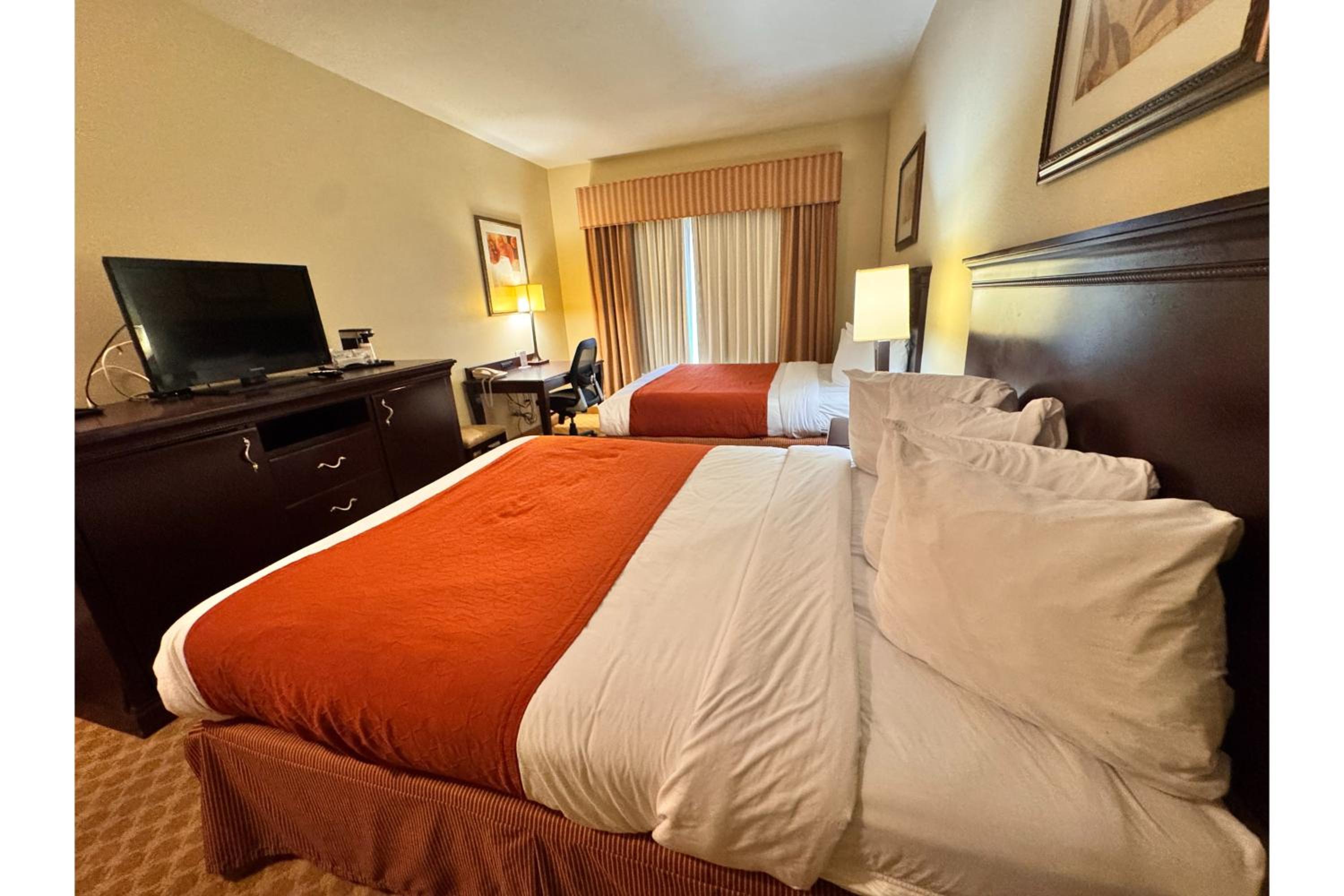 2 Queen Beds Non-Smoking - Photo 1