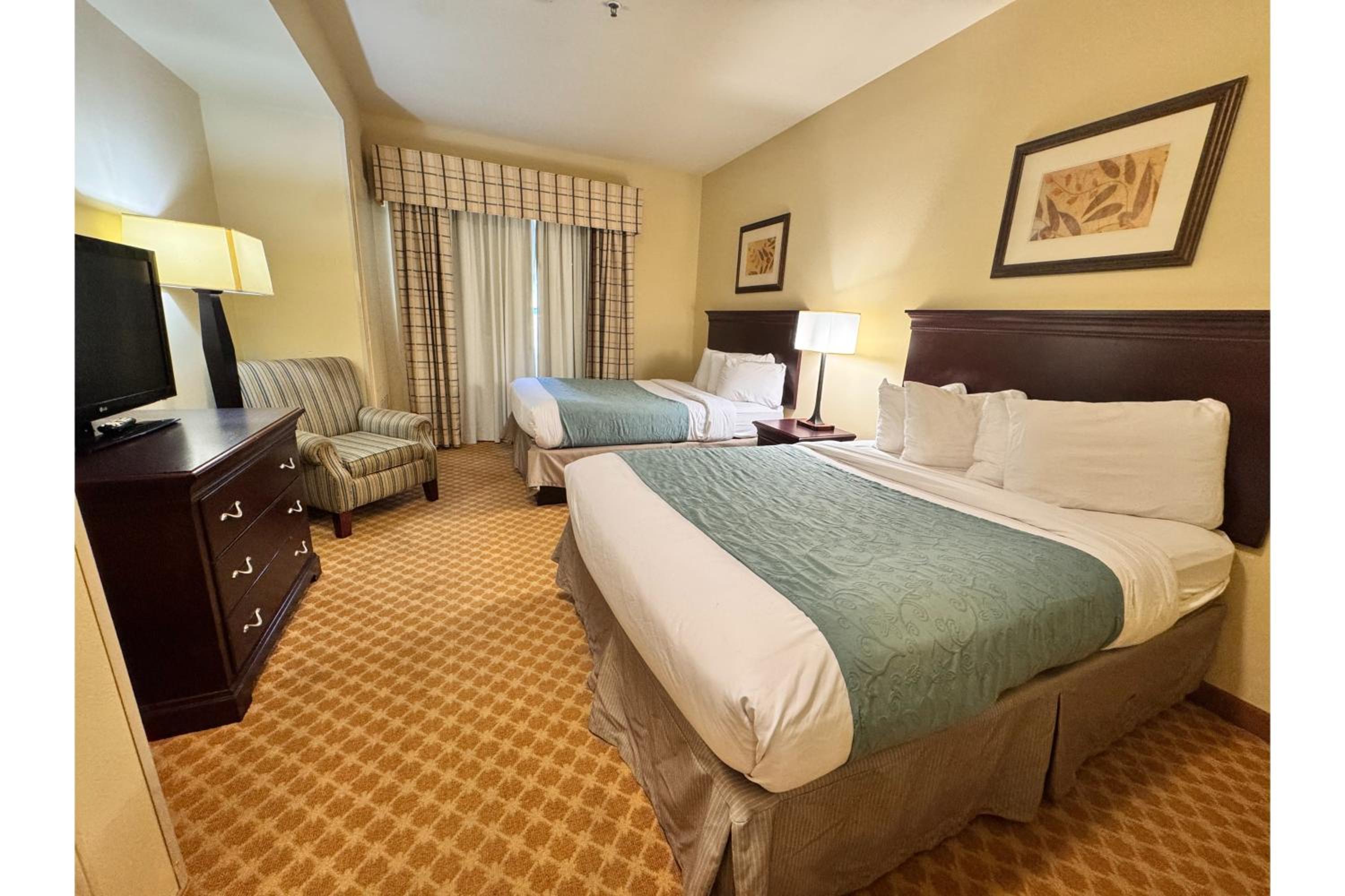 2 Queen Beds Accessible Non-Smoking with Roll-In-Shower - Photo 1