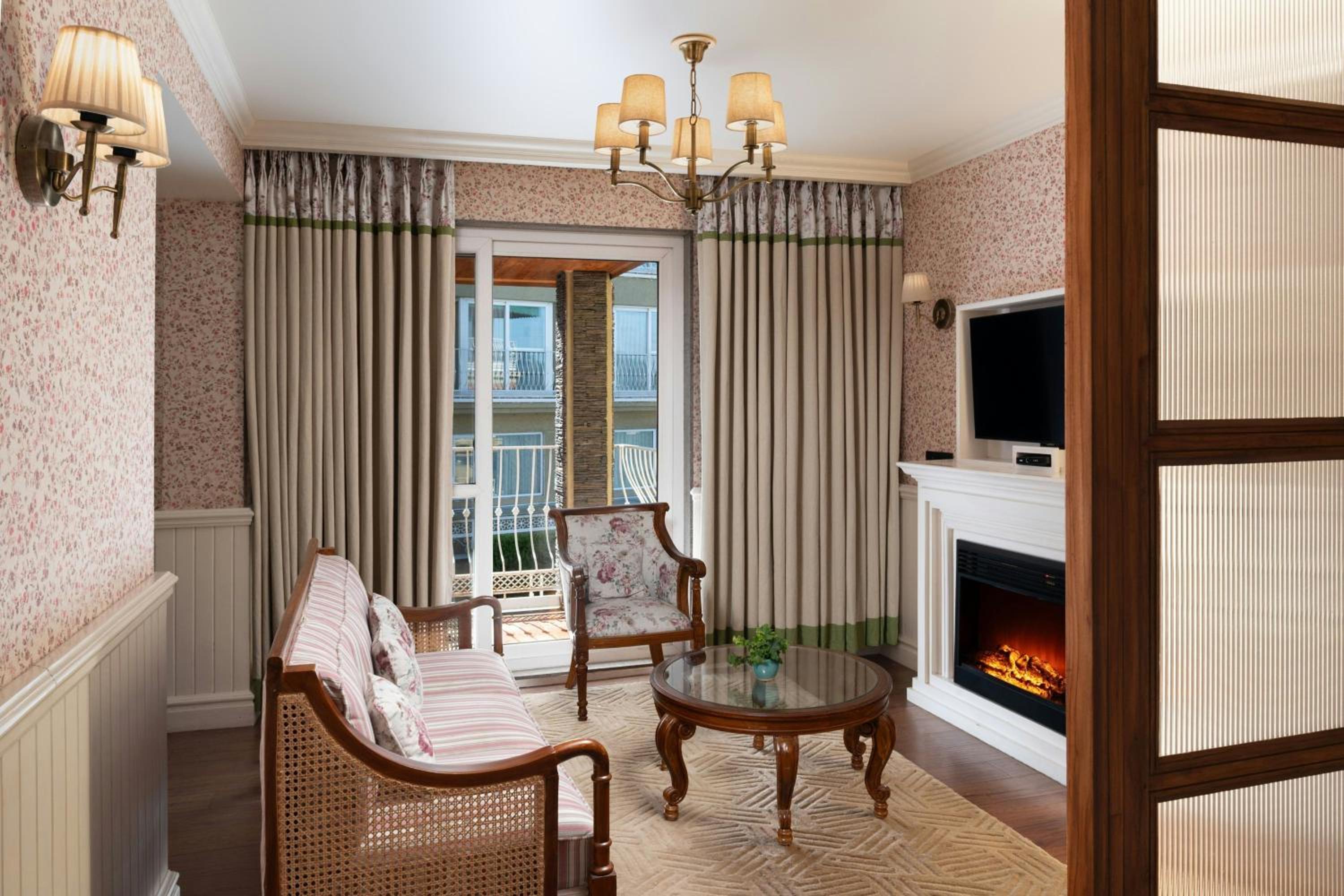 Fern Classic King Suite with Mountain View - Photo 1