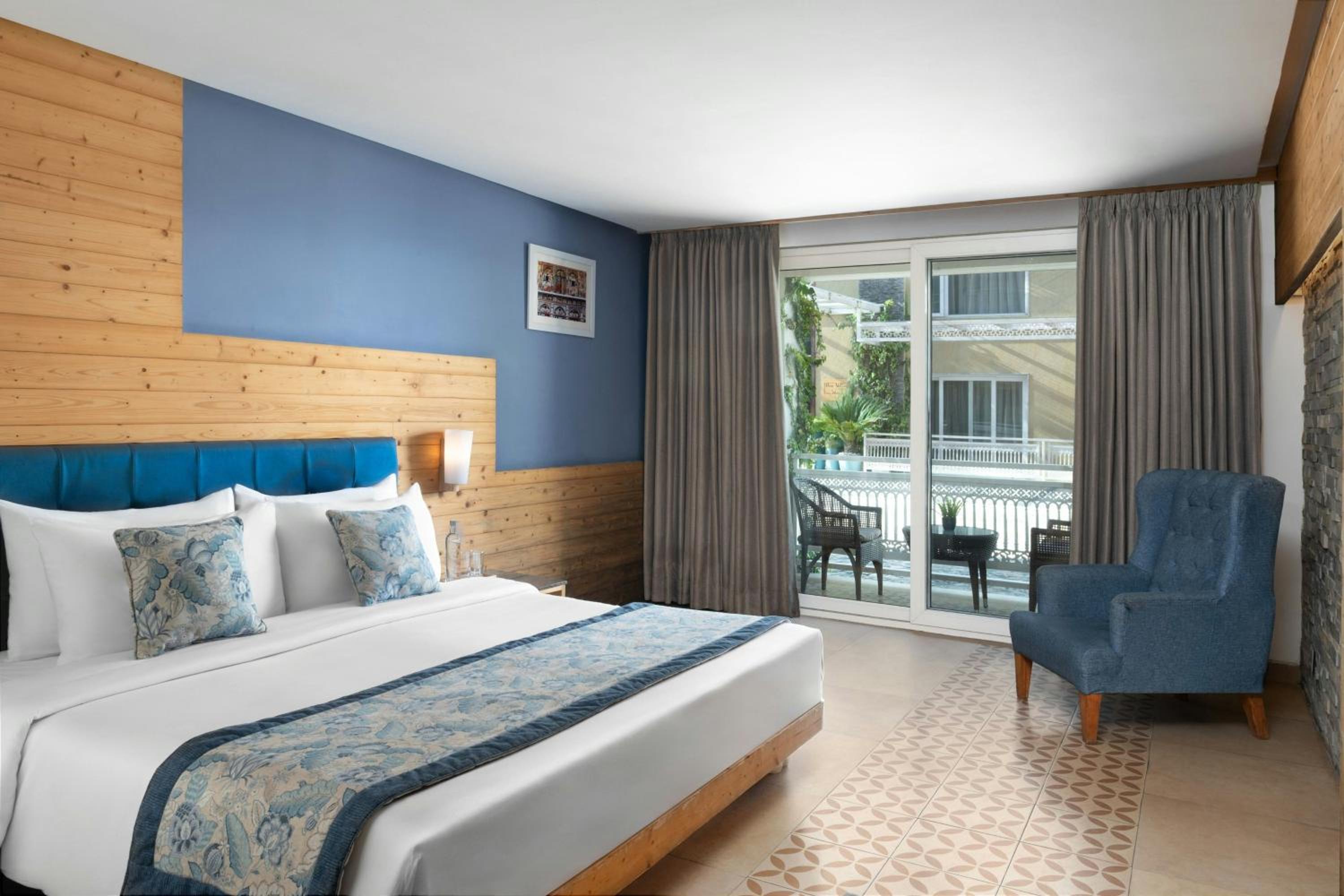 Winter Green Premium King Room with Balcony - No View