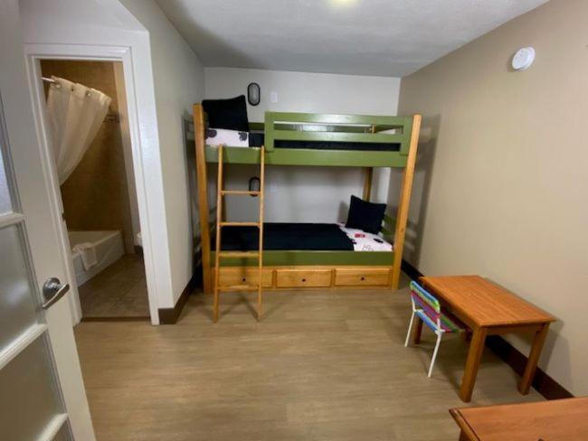 Deluxe Family Suite photo 3