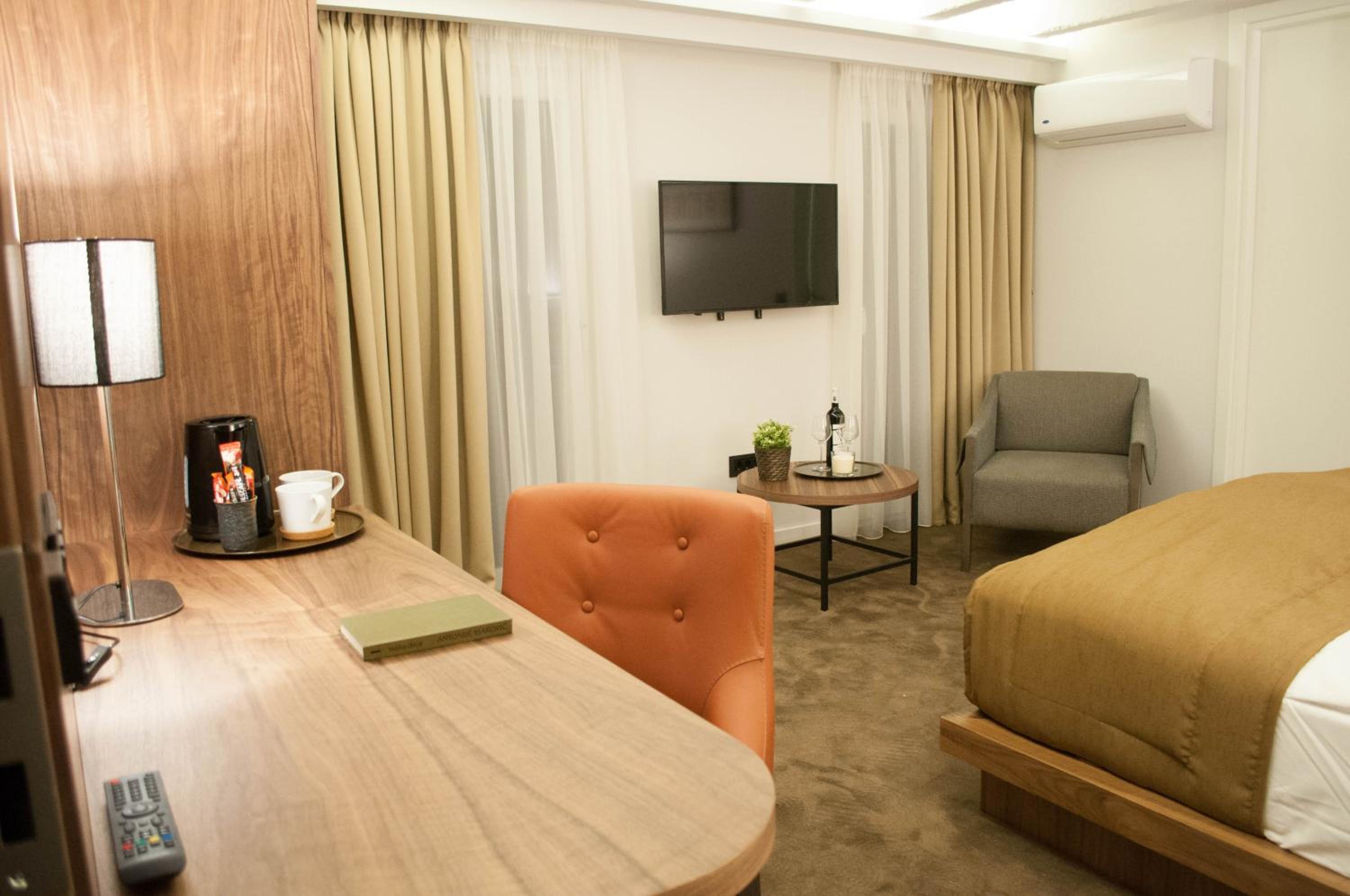 Studio Apartment photo 1