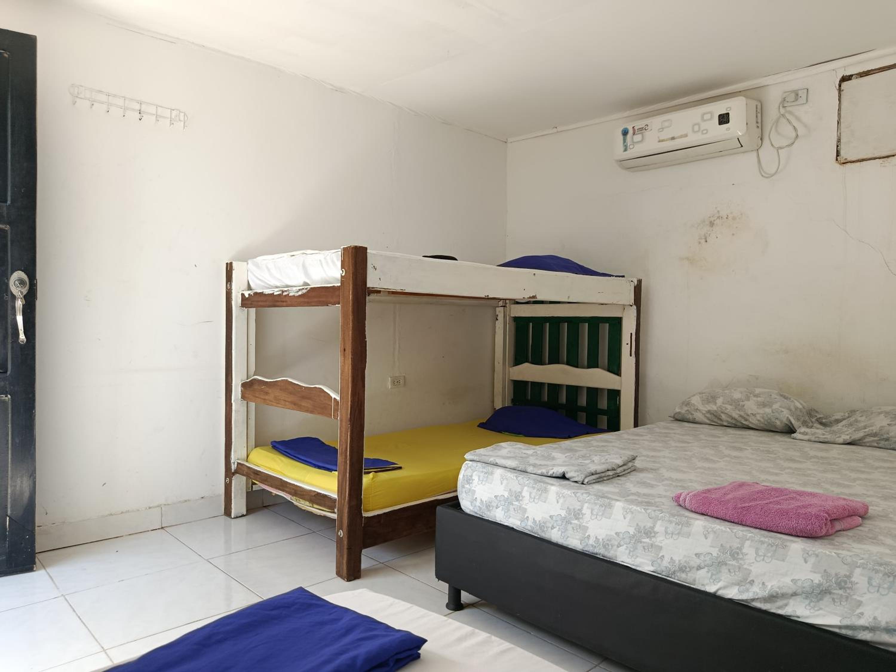 Quadruple Room with Private Bathroom photo 2