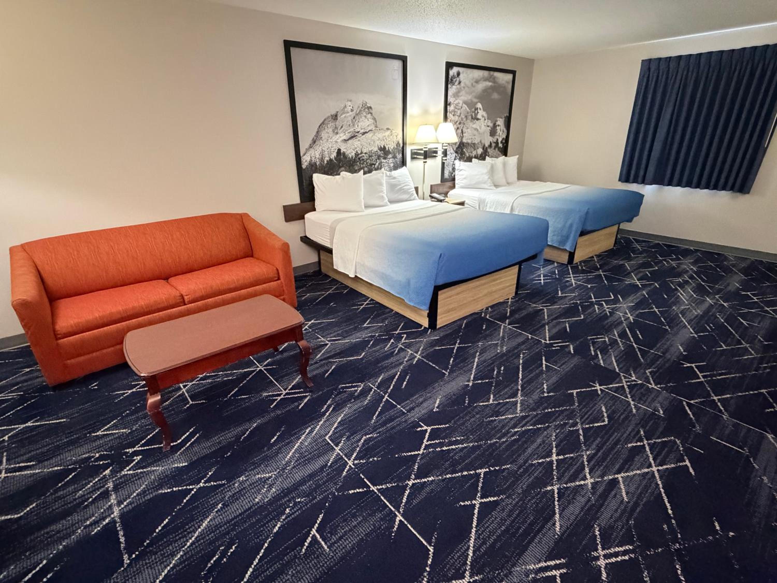 Family Suite with Two Queen Beds - Non-Smoking - Photo 2